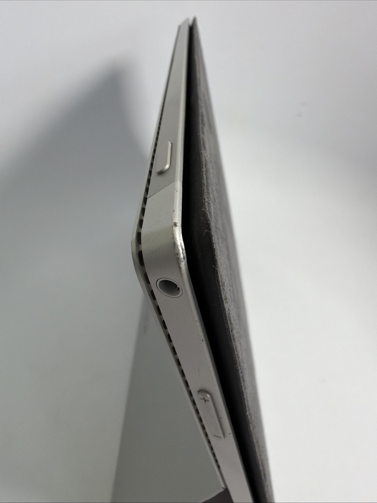 Microsoft Surface Pro 3 12.3″ Core i5-4300U 1.90GHZ 2.5GHZ 4GB RAM 128GB SSD W10
