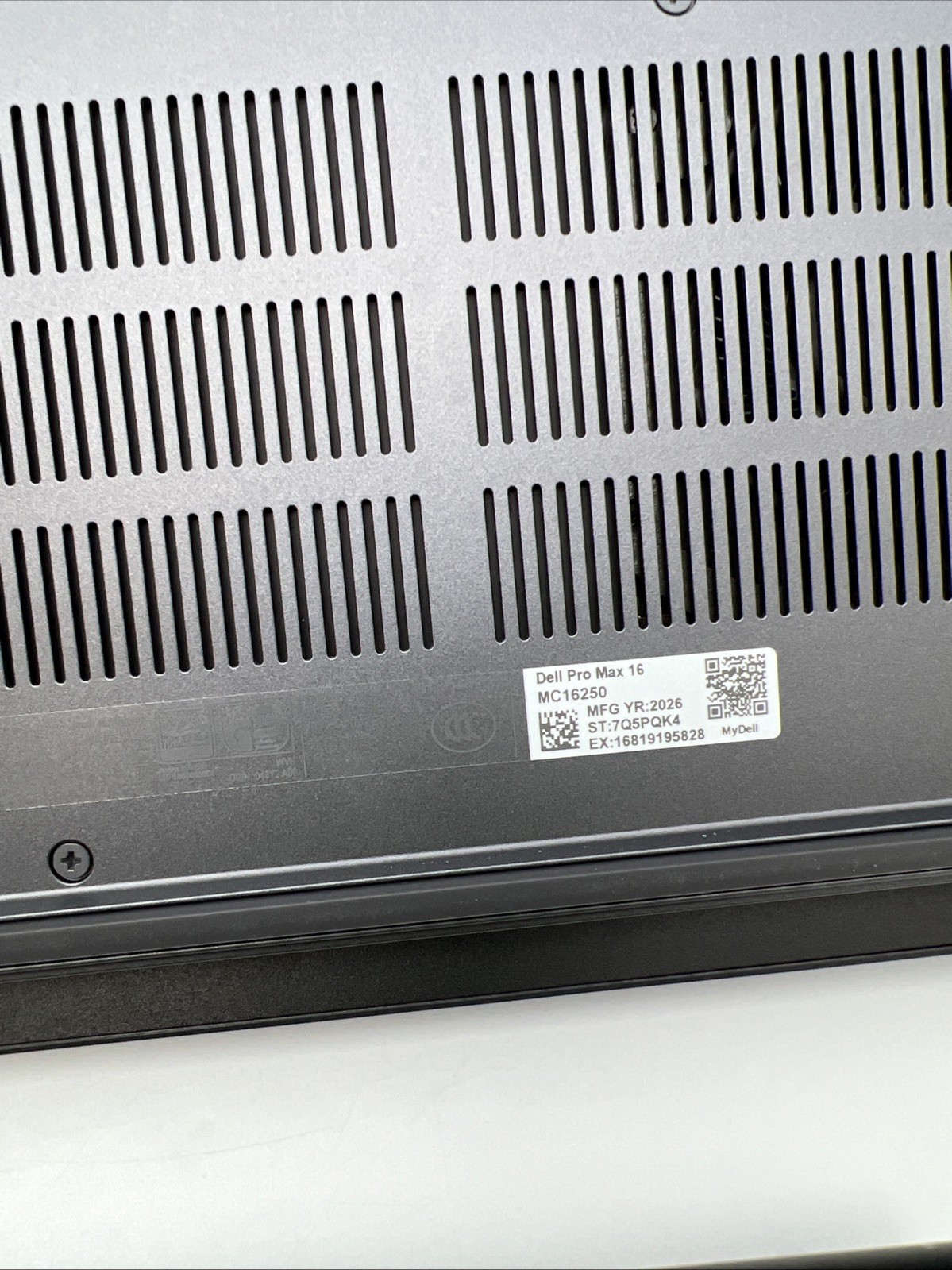 Dell Pro Max 16 MC16250 Ultra 9 285H 32GB 1TB SSD NVIDIA RTX Pro 1000 Blackwell