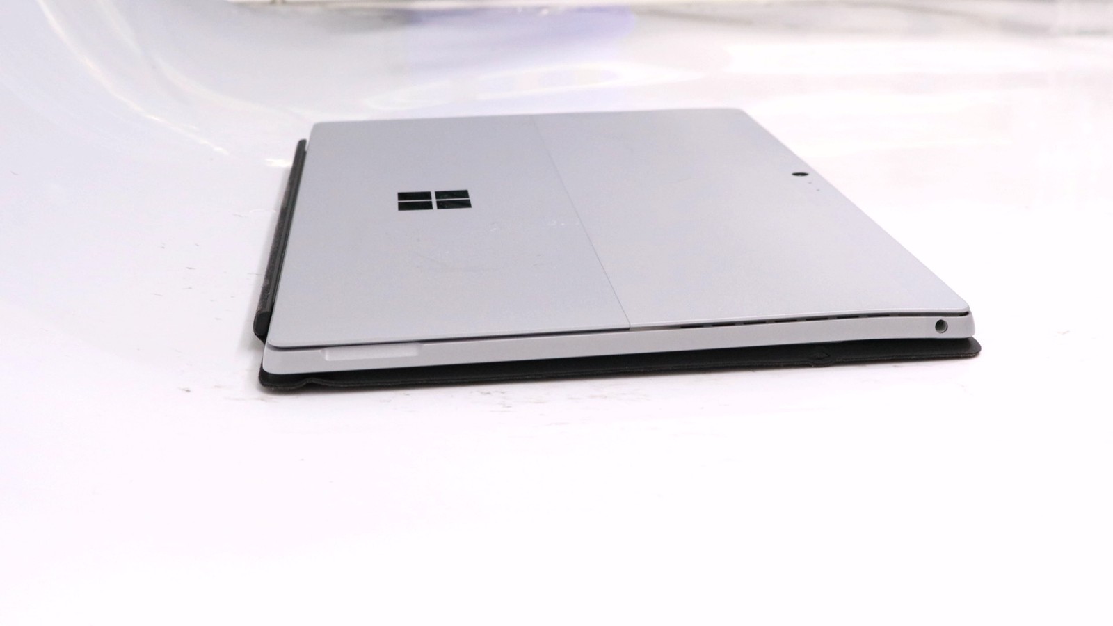 Microsoft Surface Pro 12″ i5-7300u 0GB 256GB – Fair READ DESC