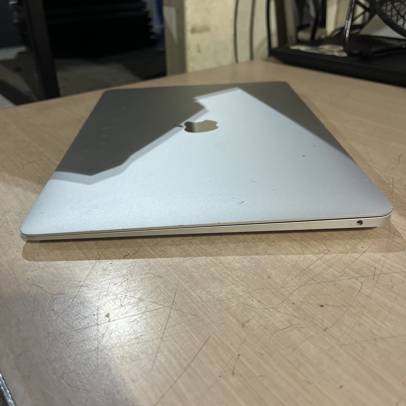 APPLE MACBOOK AIR 13″ SCISSOR, 2020 CORE I3-1000NG4 1.1GHZ 256SSD .