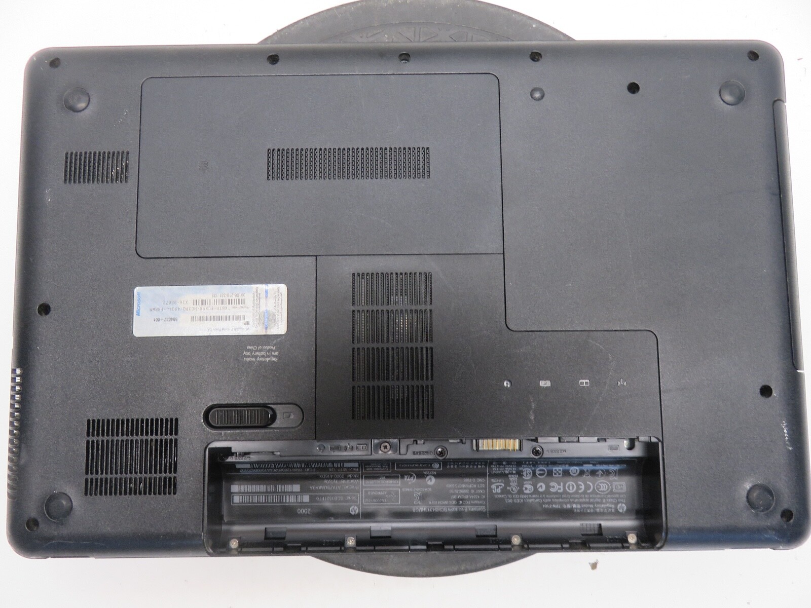 HP 2000 Notebook PC AMD E-300 1.3 GHz 2 GB NO HDD No Batt