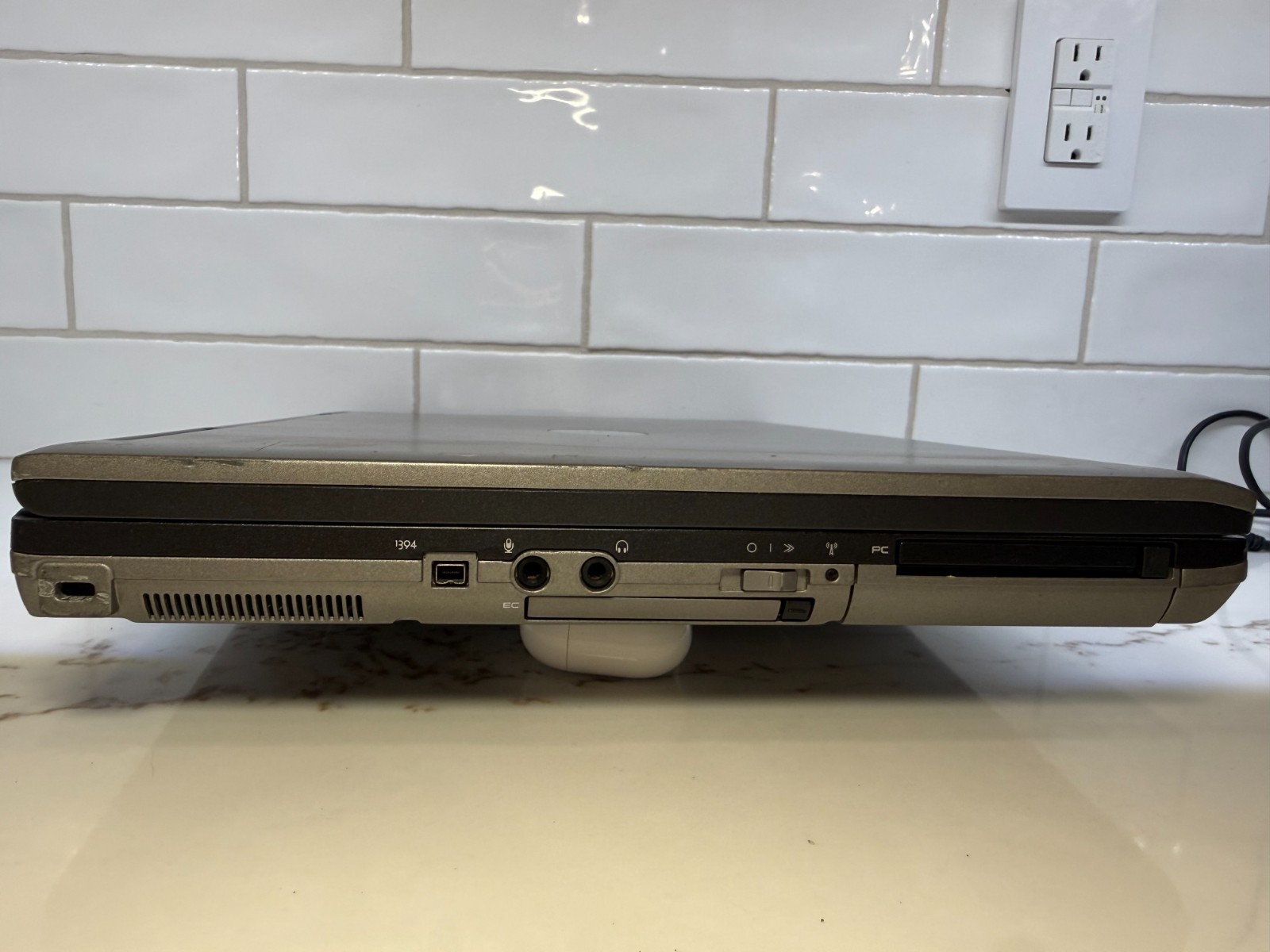 Dell Latitude D830 Core 2 Duo Boots Windows With Charger Mouse 2GB