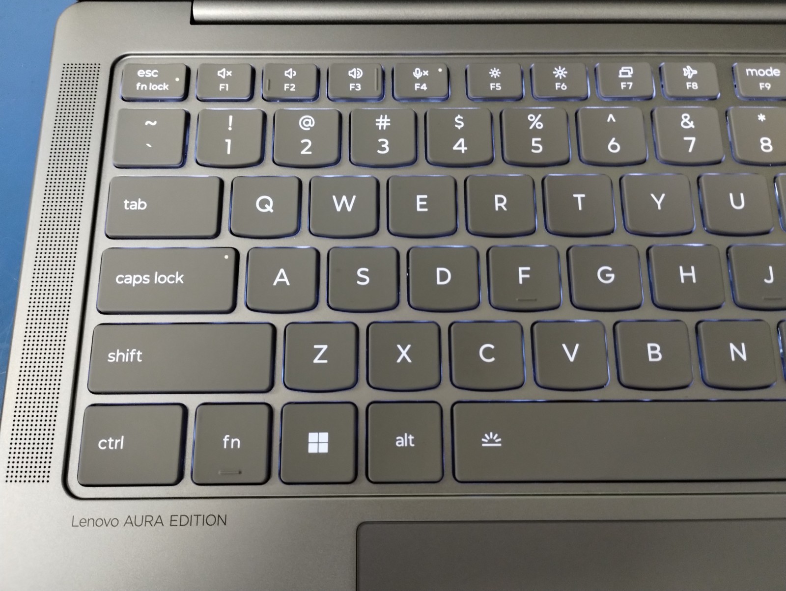 Lenovo Slim 7 14ILL10, Intel Core Ultra 7, 2.20 GHz, 32 GB RAM, 1 TB NVMe SSD