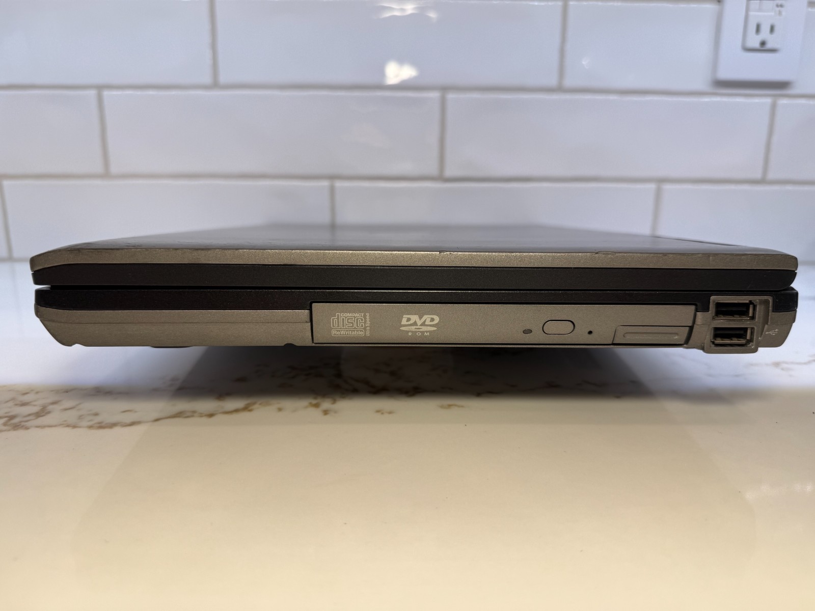Dell Latitude D830 Core 2 Duo Boots Windows With Charger Mouse 2GB