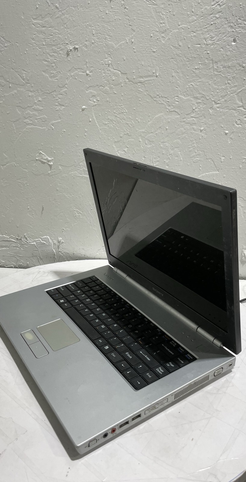 Sony VAIO PCG-7X1L 15.4″ Laptop Sold As Is No HDD Black Unit