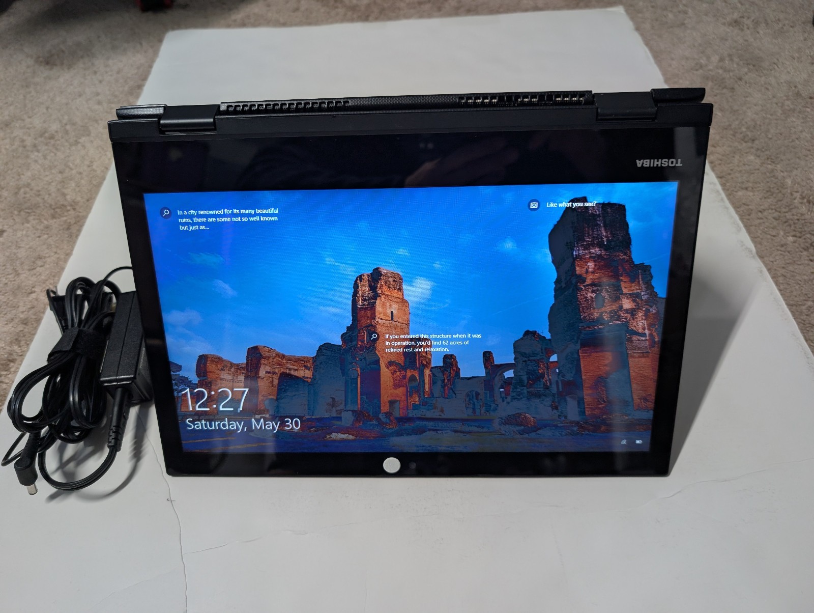 Toshiba Satellite E45W Touchscreen Laptop Intel i3-5015u 8GB RAM 250GB HDD Win10