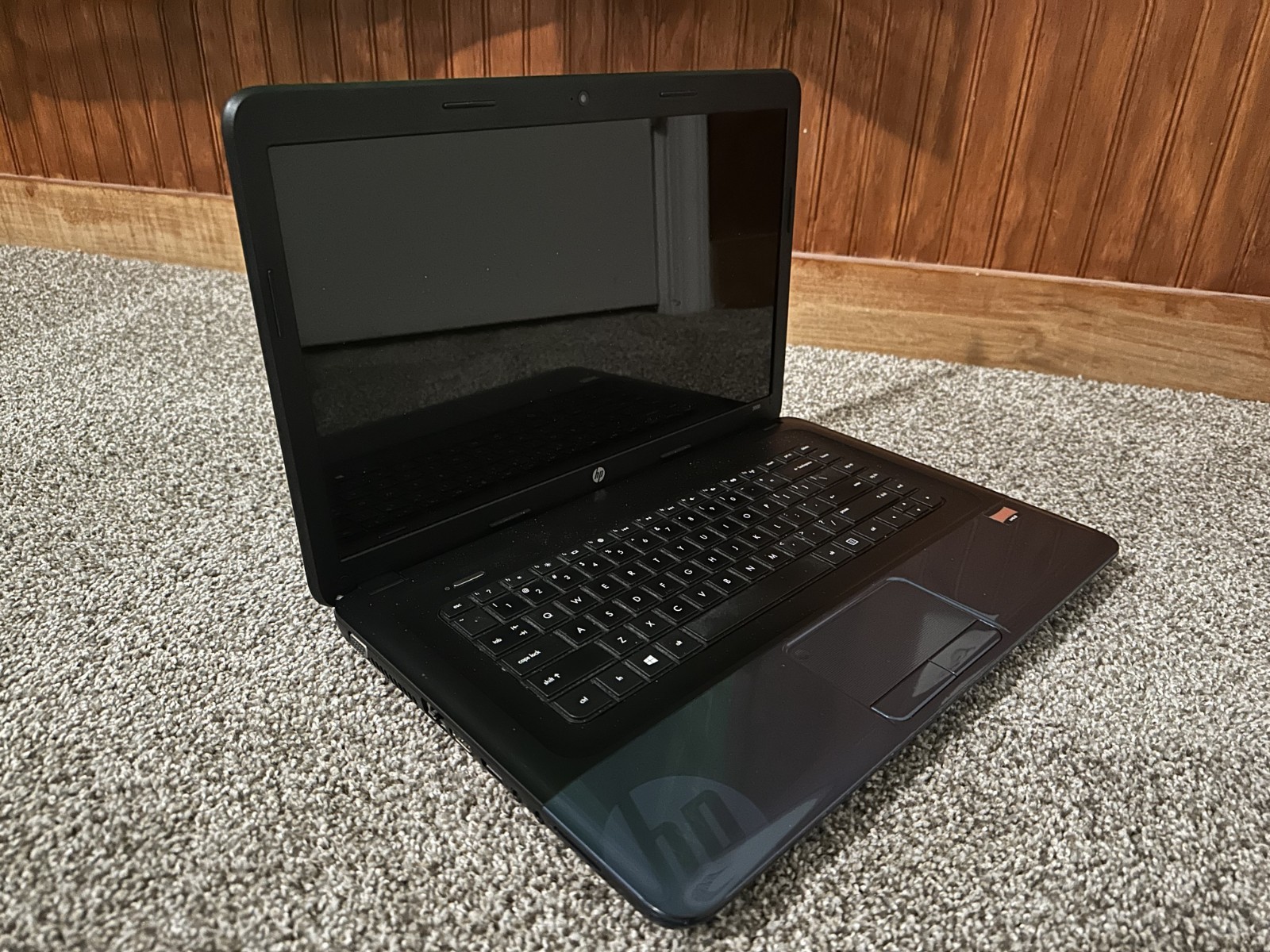 HP 2000-2b19wm Laptop | 4 GB RAM, no HDD