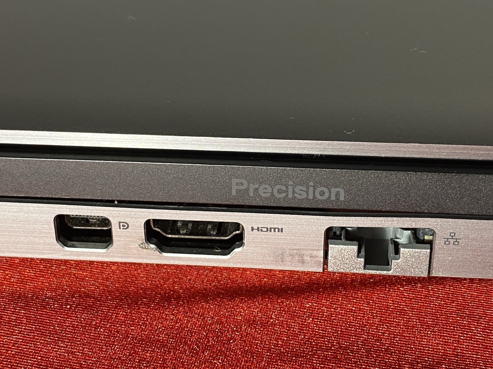 Dell Precision 7550 15.6 4K Intel i7-10850H 2.70GHz 16GB,256GB SSD Quadro T2000
