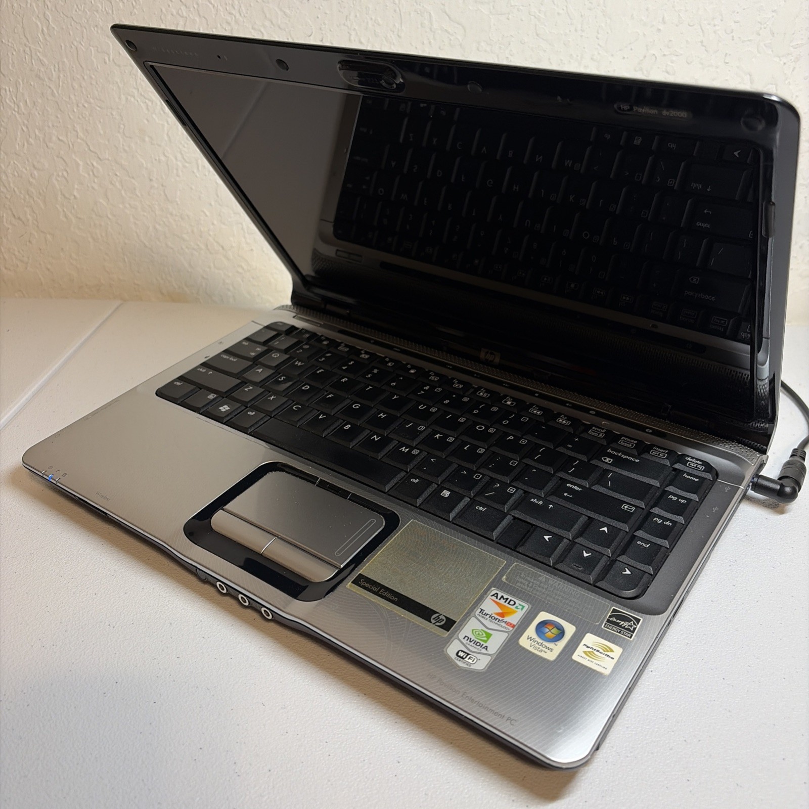 HP Pavilion DV2500 14.1-inch AMD Turion Nvidia Laptop Windows DVD Vista No HDD