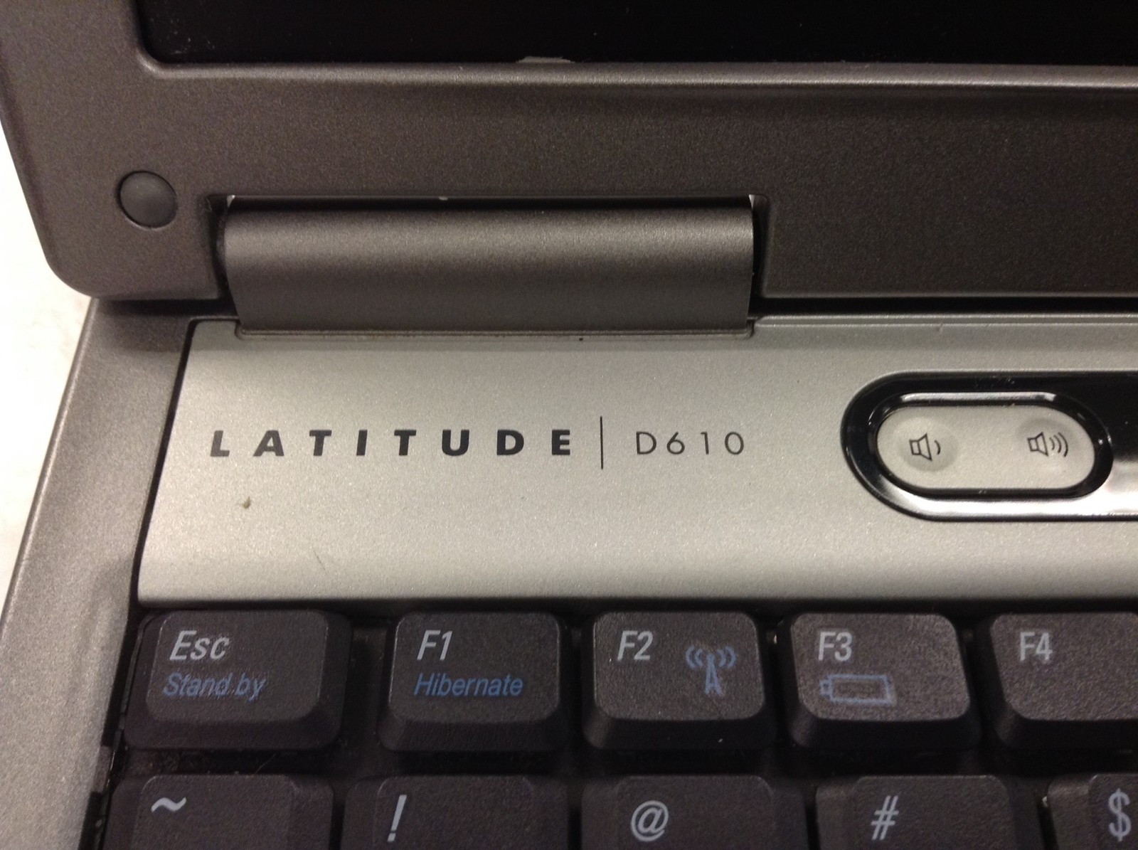 Dell Latitude D610 Laptop 14″ SXGA Pentium M 2.0GHz 1GB WORKING FREE SHIPPING