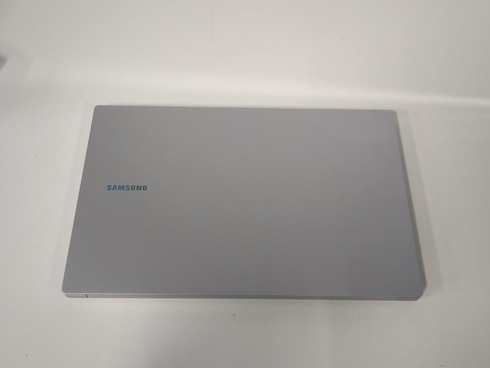 SAMSUNG NP750XGL7 150U 1.8GHz 16GB RAM 512GB SSD no charger (P18028291)