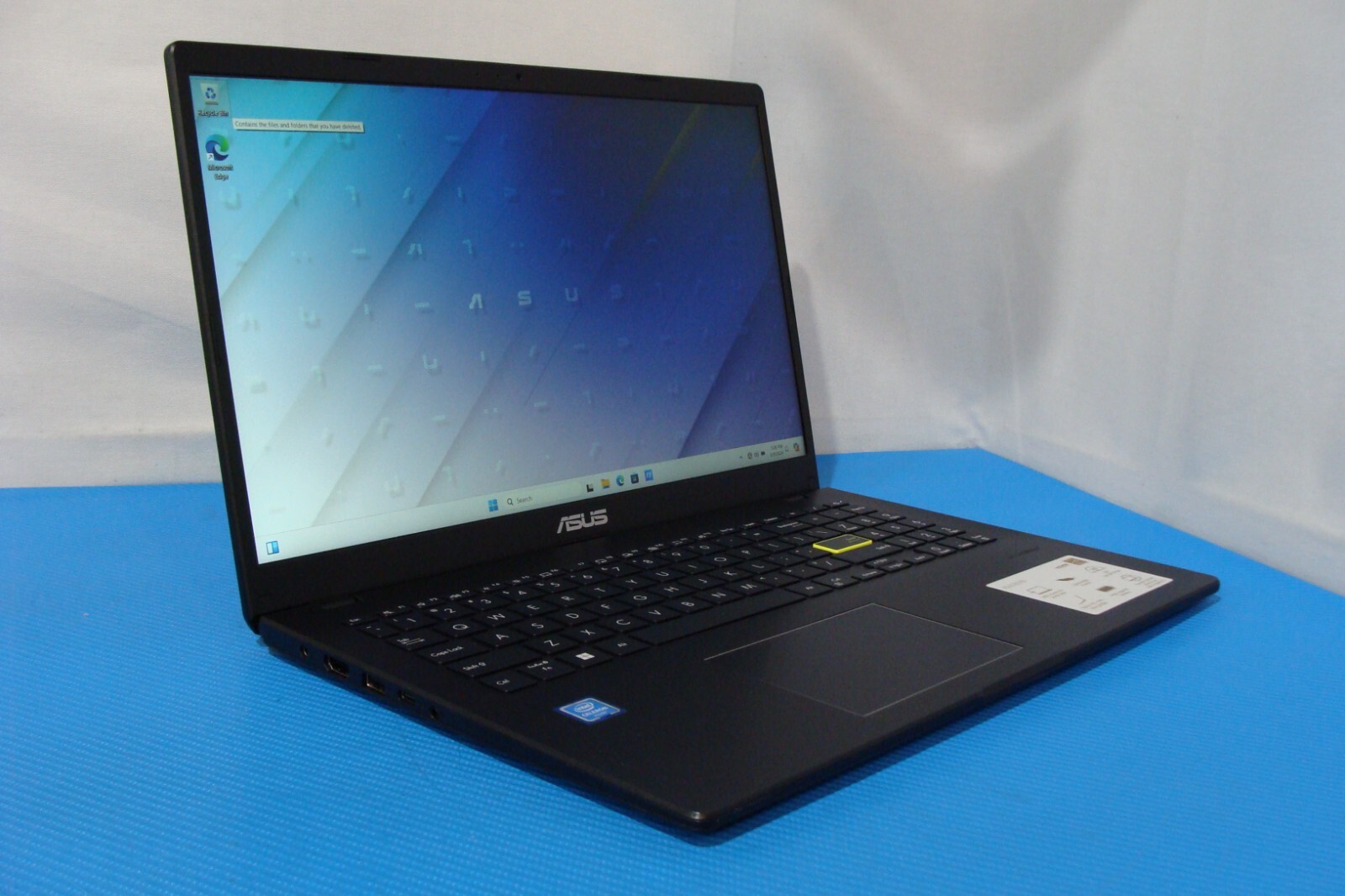 ASUS VivoBook E510MA 15.6″FHD Celeron N4020 1.1GHz 4GB 64GB 95ttery +Charger