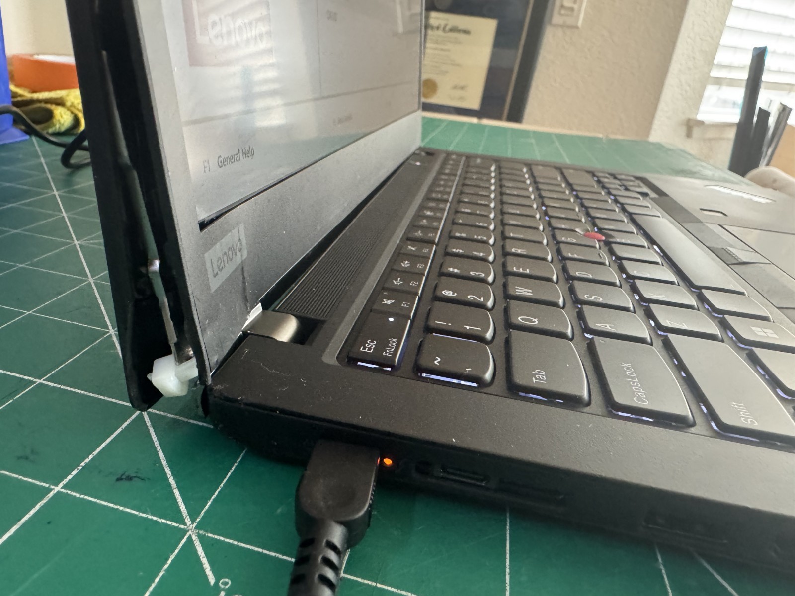 Lenovo ThinkPad T14 Gen 2 14″ i7-1155G7 3.0GHz 16GB RAM (NO SSD,AC,OS) READ