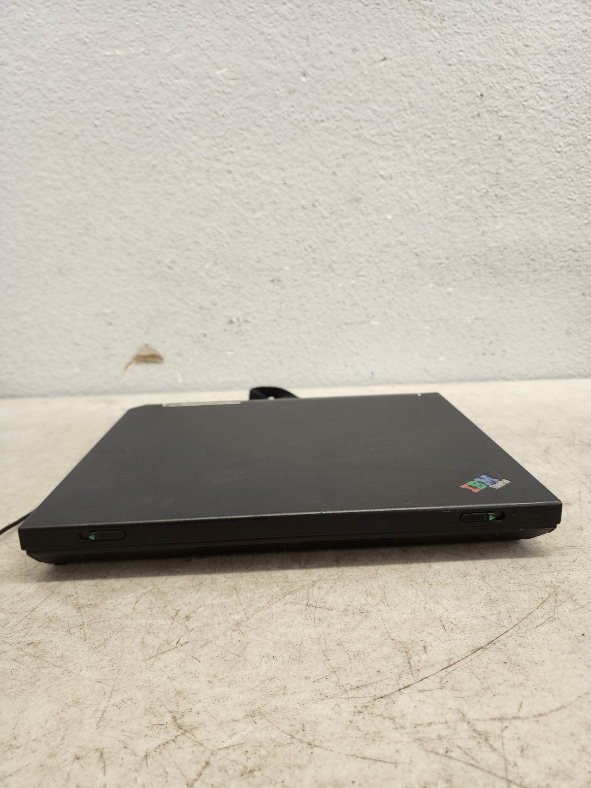 IBM Thinkpad Type 2652 A31 Windows 2000 Professional 1-2CPU -POWERS ON For Parts