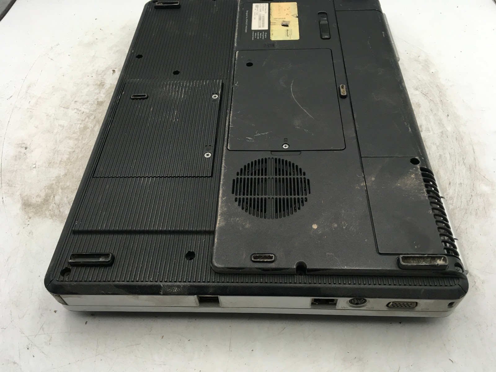 HP COMPAQ PRESARIO C300 – BOOTS TO BIOS – INTEL CELERON M – 512MB RAM – READ -BB