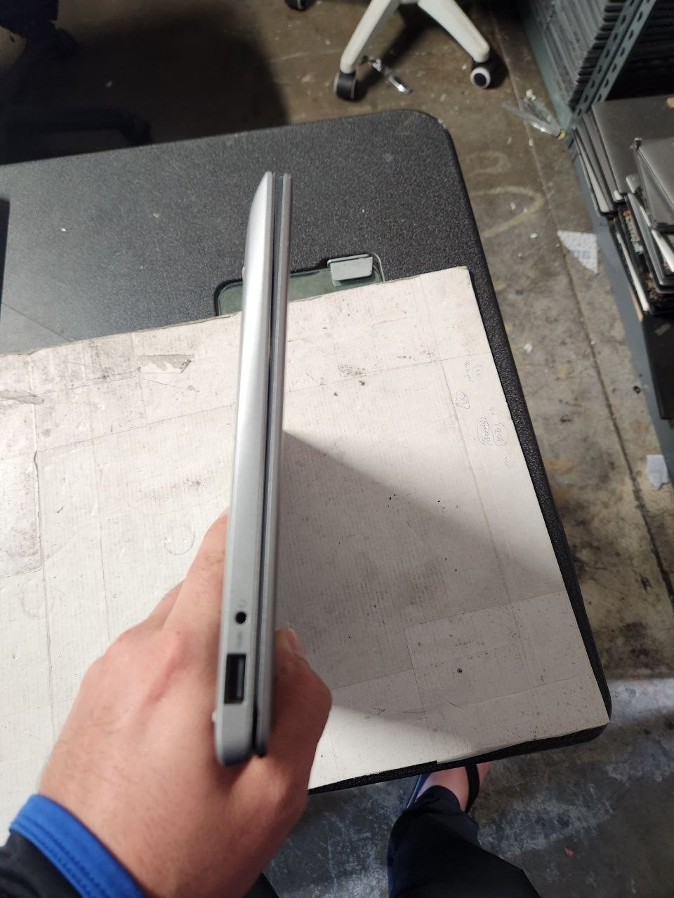 Dell Latitude 3301 (Core i5-8265U, 8GB RAM, 256GB SSD, Win 11 Pro) for parts