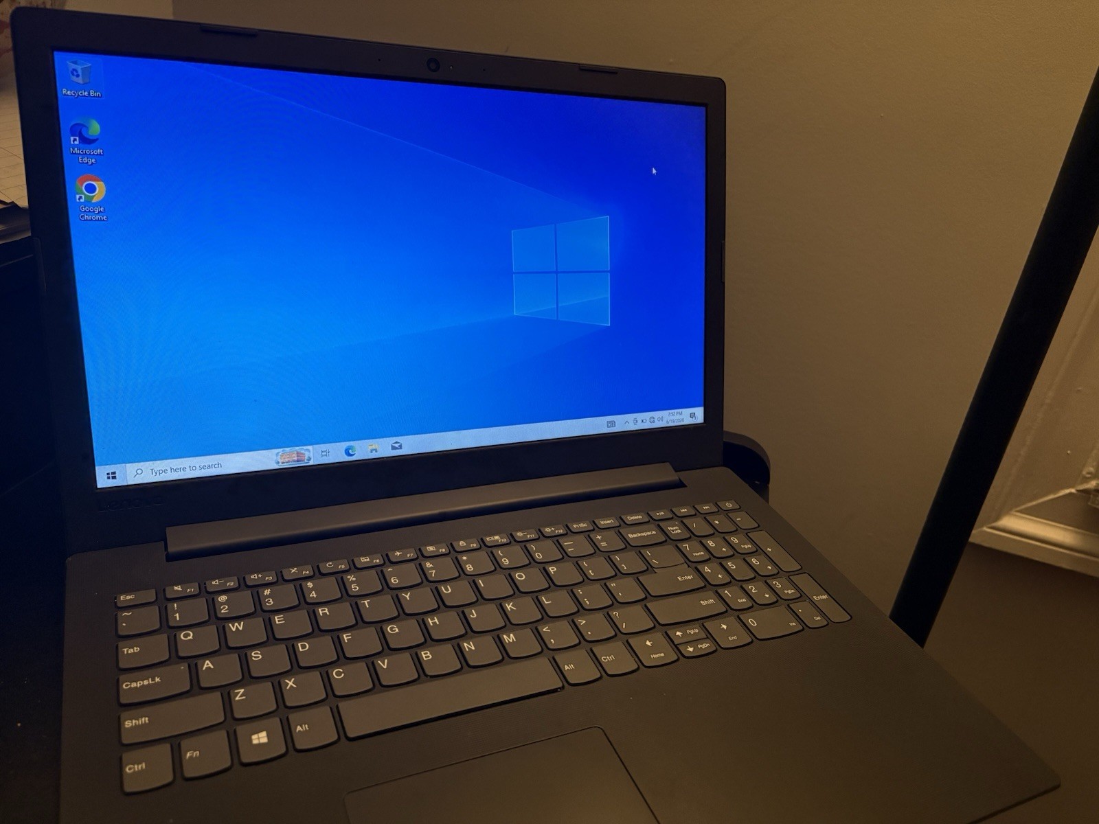 Lenovo 15.6″ Laptop AMD A4-9125 2.30GHz 8GB Radeon R3 Win 10 Black