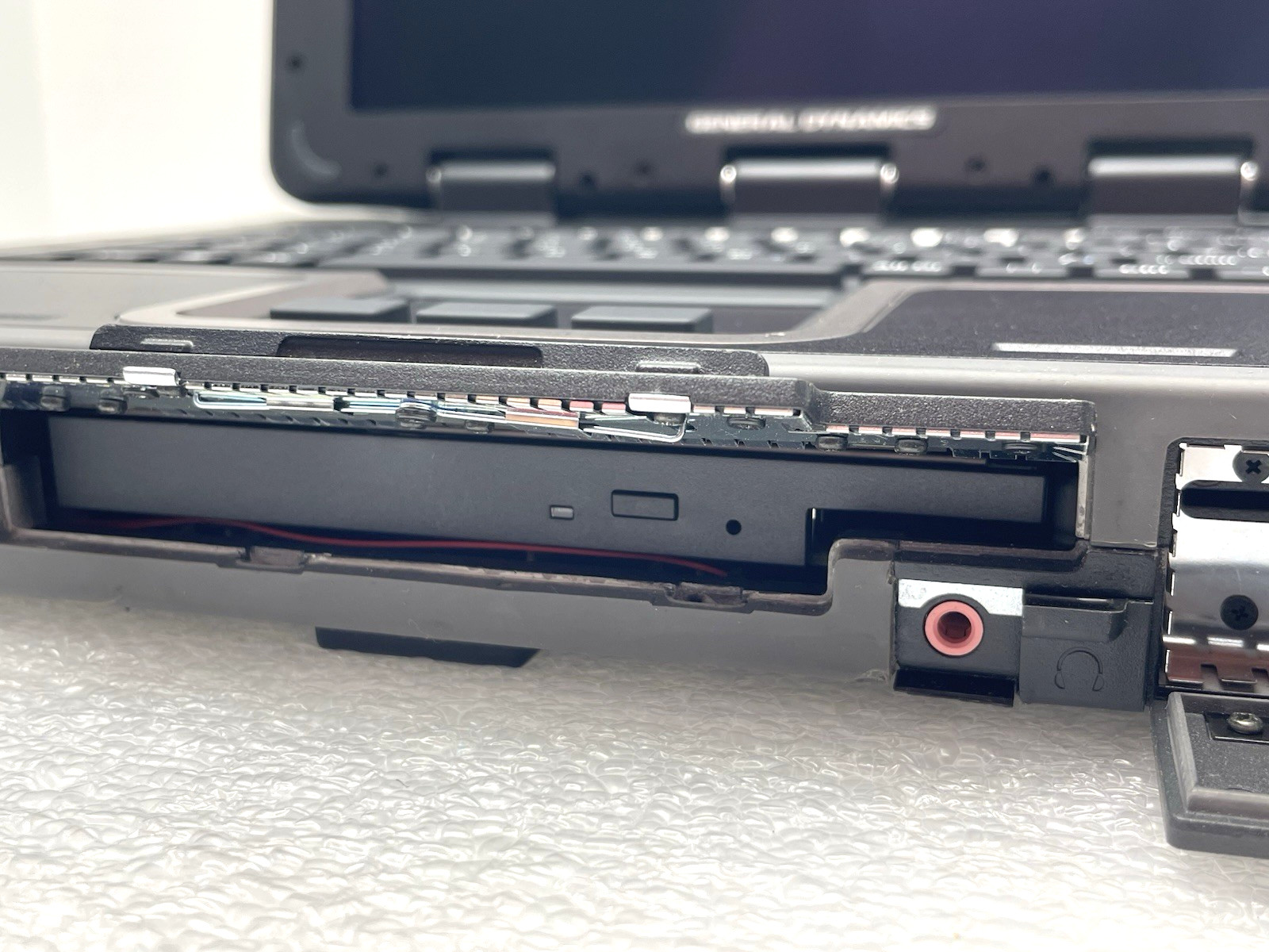 GENERAL DYNAMICS TADPOLE TOPAZ RUGGEDIZED LAPTOP 14.5″ PARTS REPAIR UNTESTED