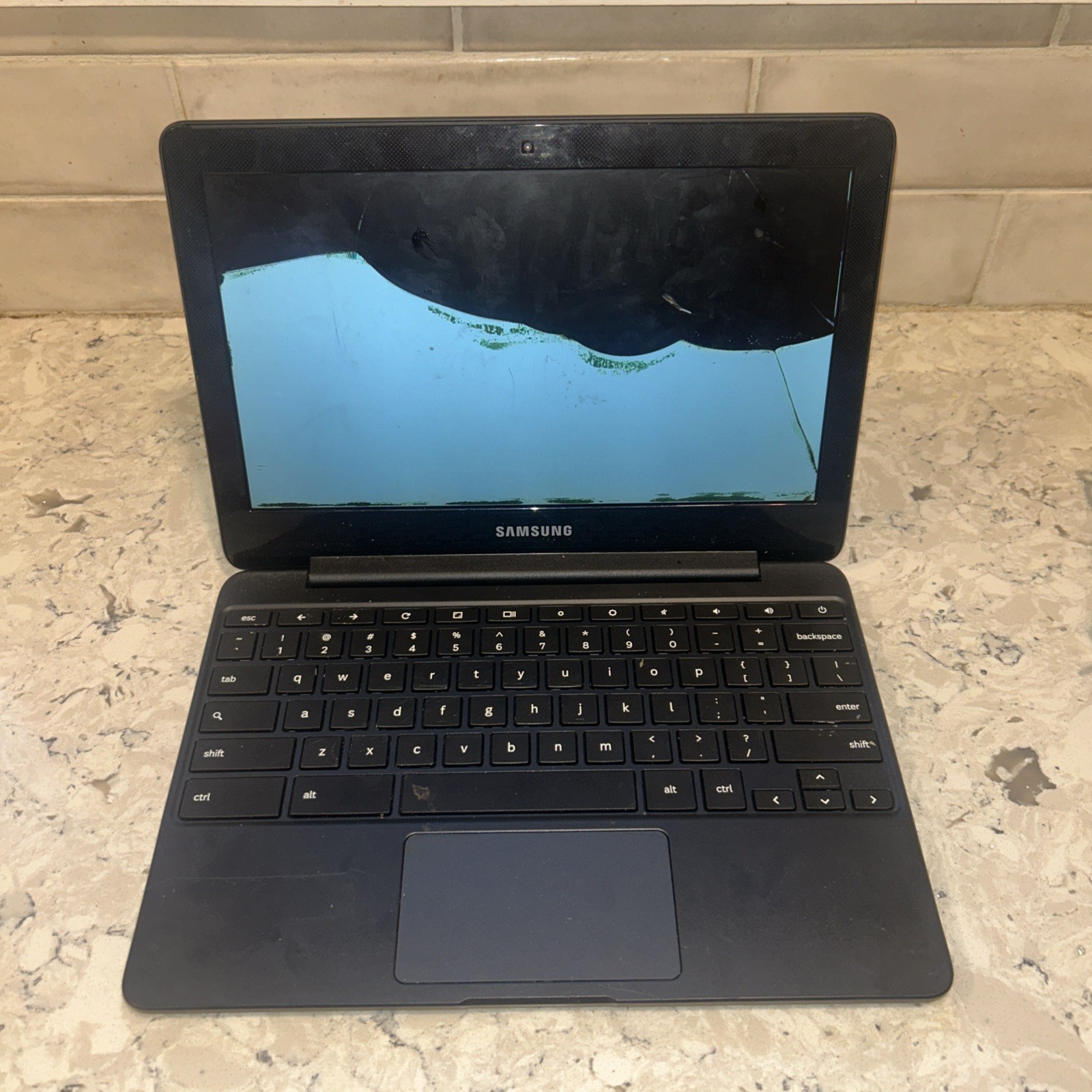 Samsung Chromebook 3 11.6″ Laptop Black XE500C13-S04US – Broken Screen Tested