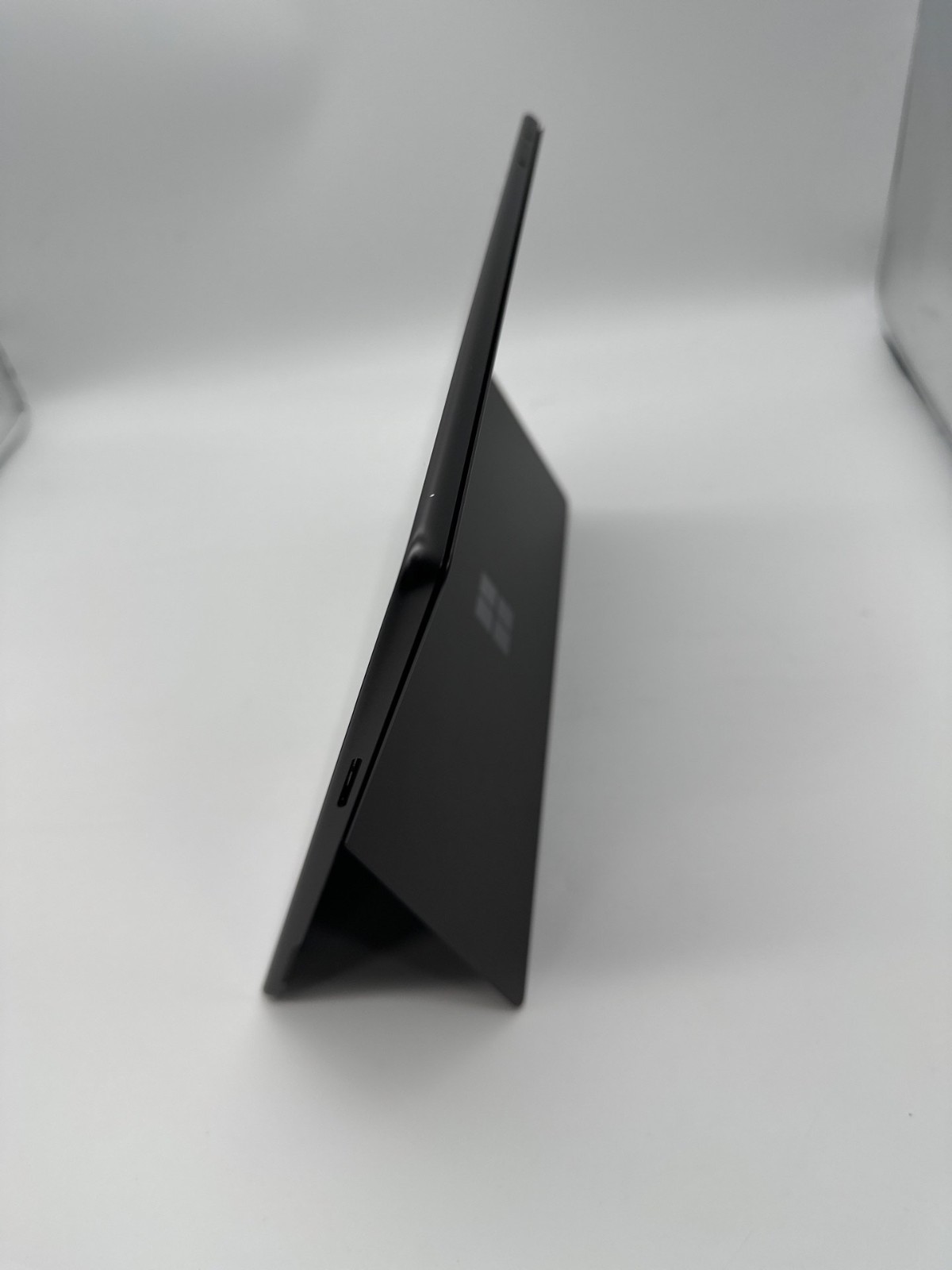 Microsoft Surface Pro 11 Copilot+ PC 13″ Snapdragon X Plus 16GB 512GB Win11 Home