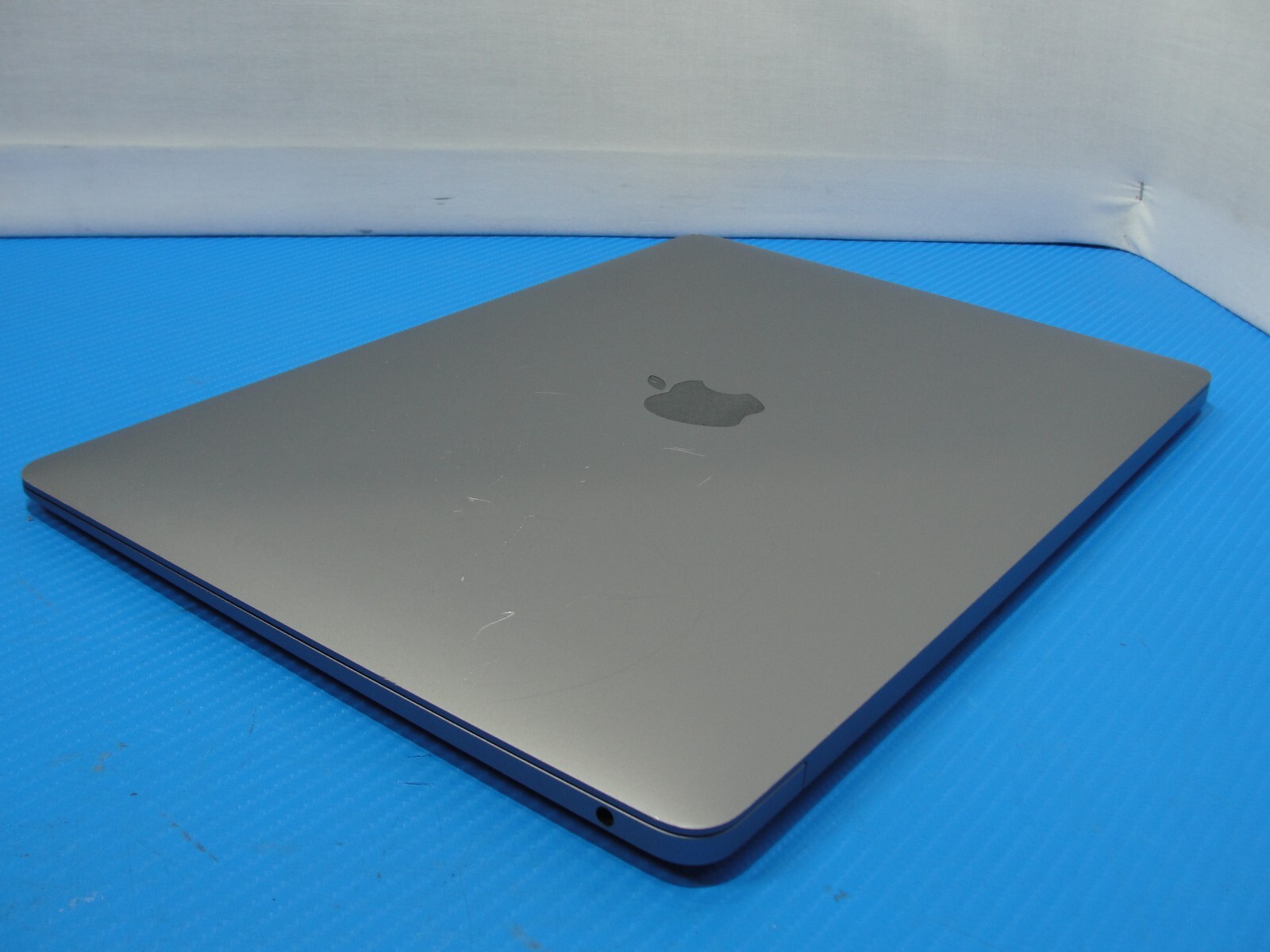 161 cycle Apple MacBook Air 13″ M1 2020 8CPU/7GPU 8GB 256GB SSD A2337/MGN63LL/A