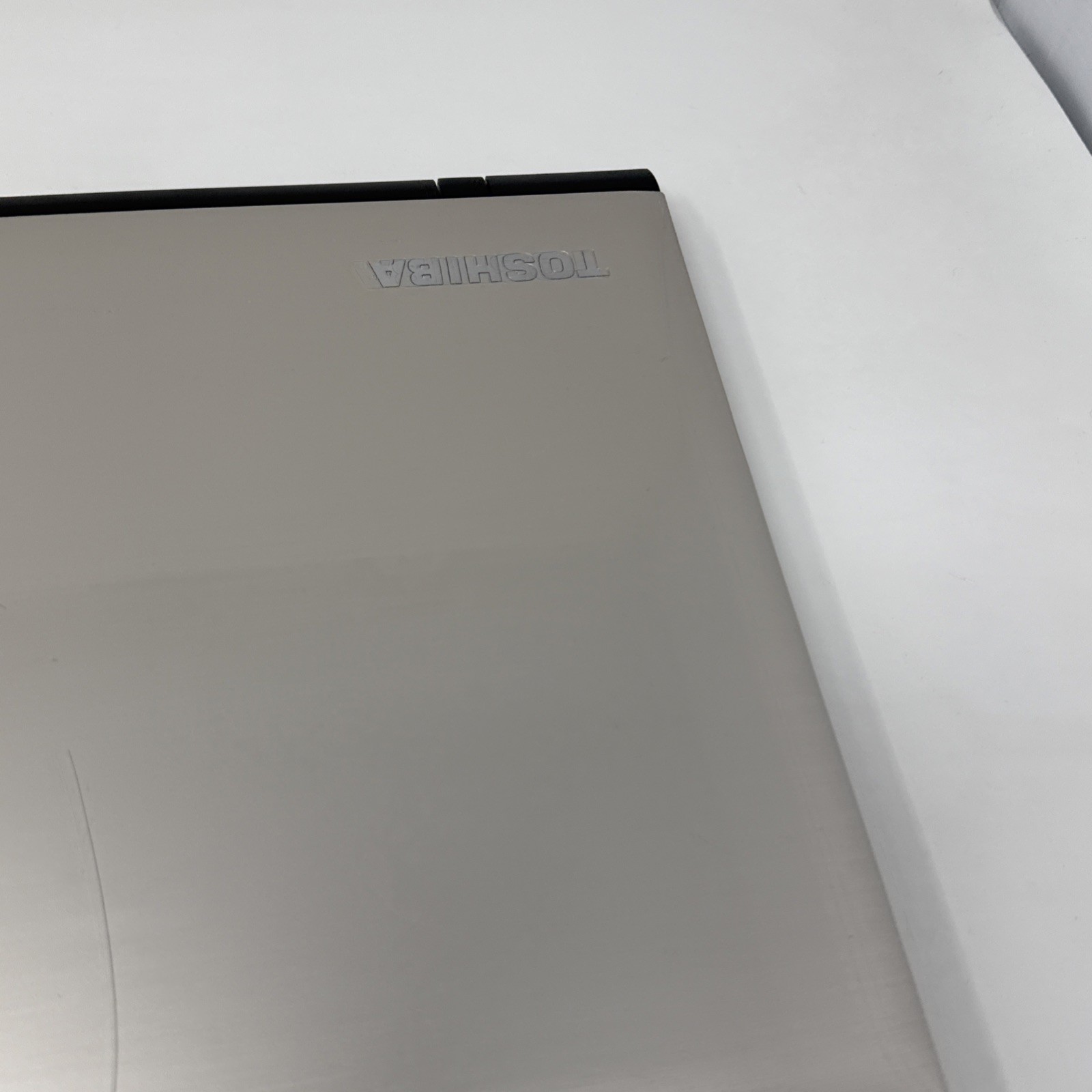 Toshiba Satellite L75-C7136 Laptop – For Parts Only