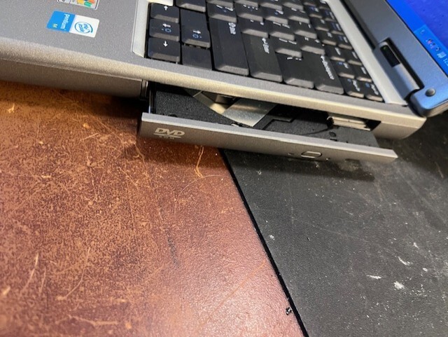 Dell Laptop Windows XP -Parallel port-9 pin Serial Port-RS232-NEW Battery and ac