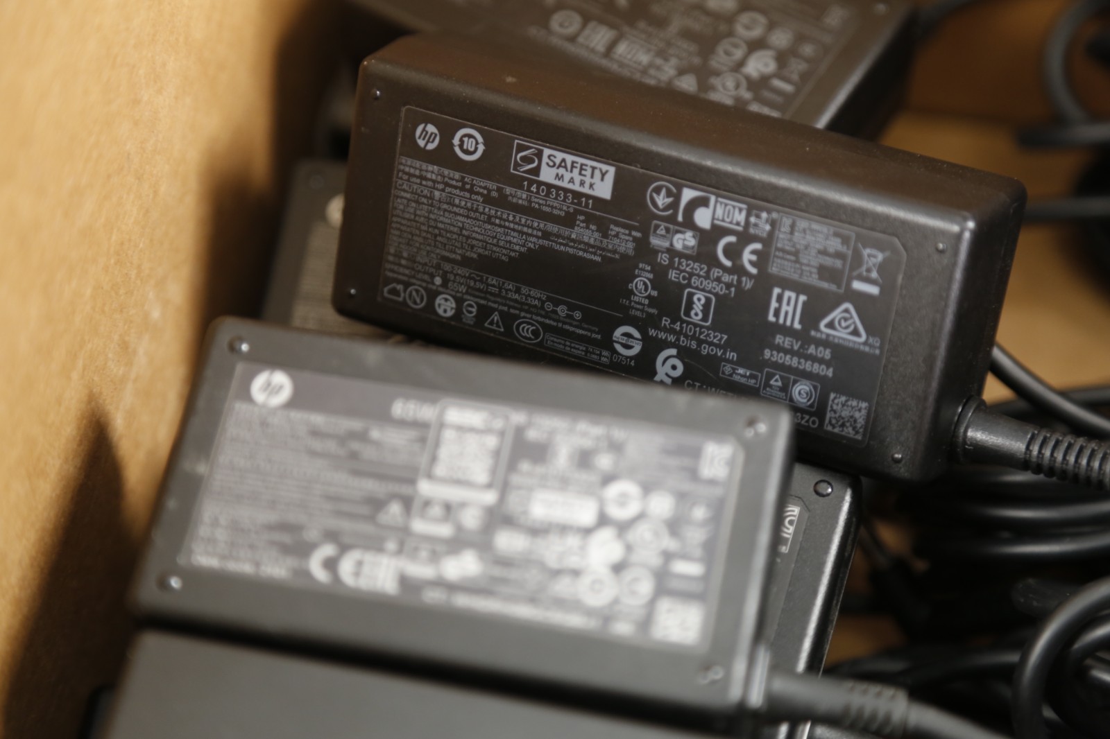 Lot of 25 OEM HP 65W AC Adapter Laptop Charger 19.5V 3.33A Blue Tip 710412-001
