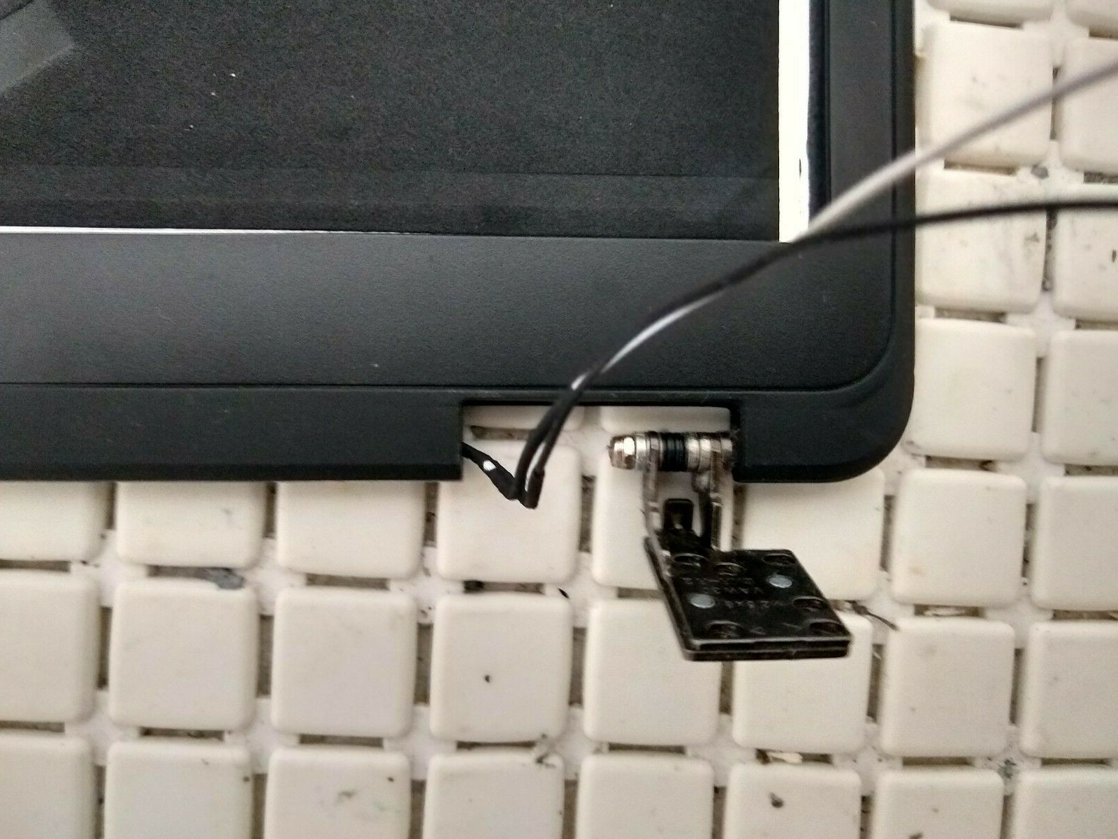 Dell Latitude E5440 Cover Frame Hinges Flat With Webcam Assembled
