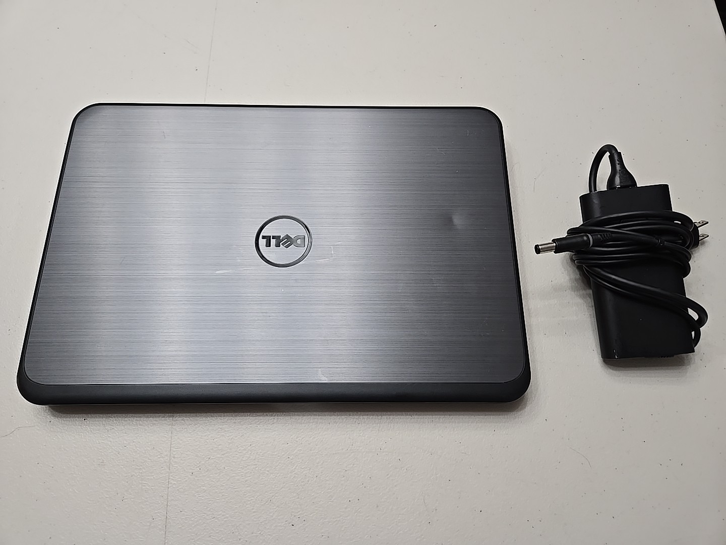 Dell Latitude 3540 15.6″ With Charger 4GB