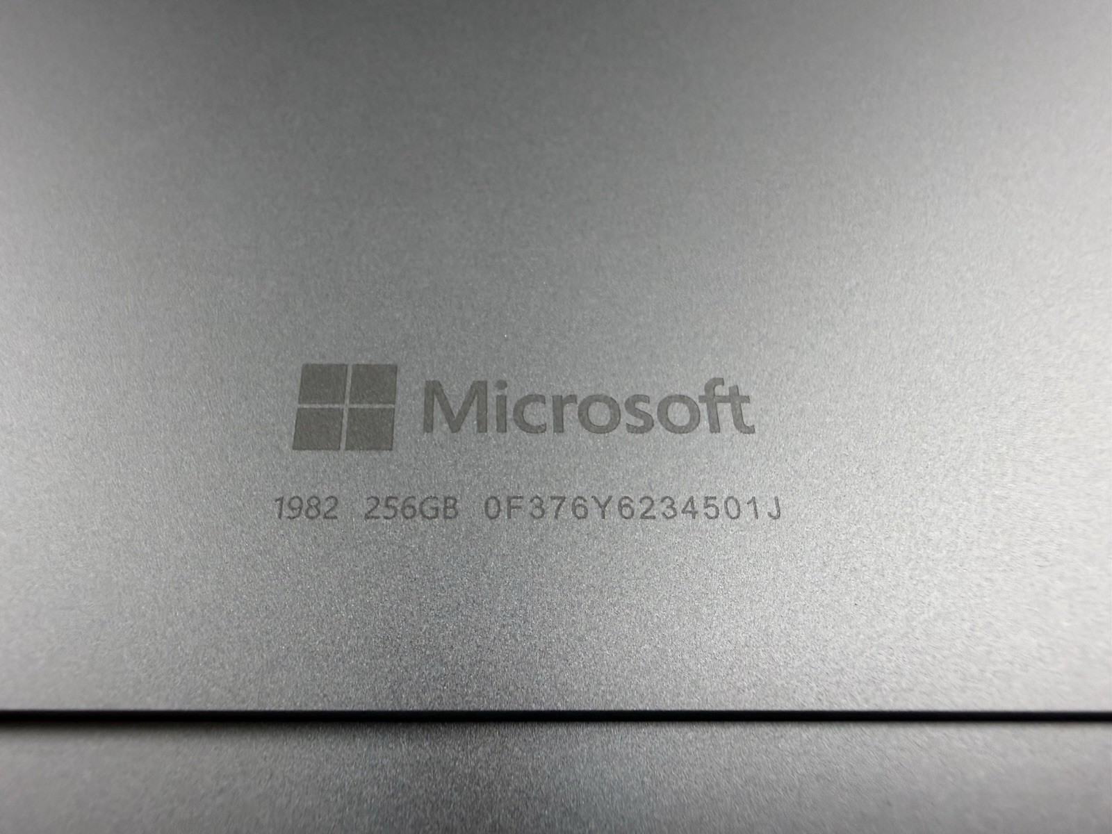 Microsoft Surface Pro 8 (1982) i5-1145G7 – 16GB RAM – 256GB 120Hz – Win 11 Pro