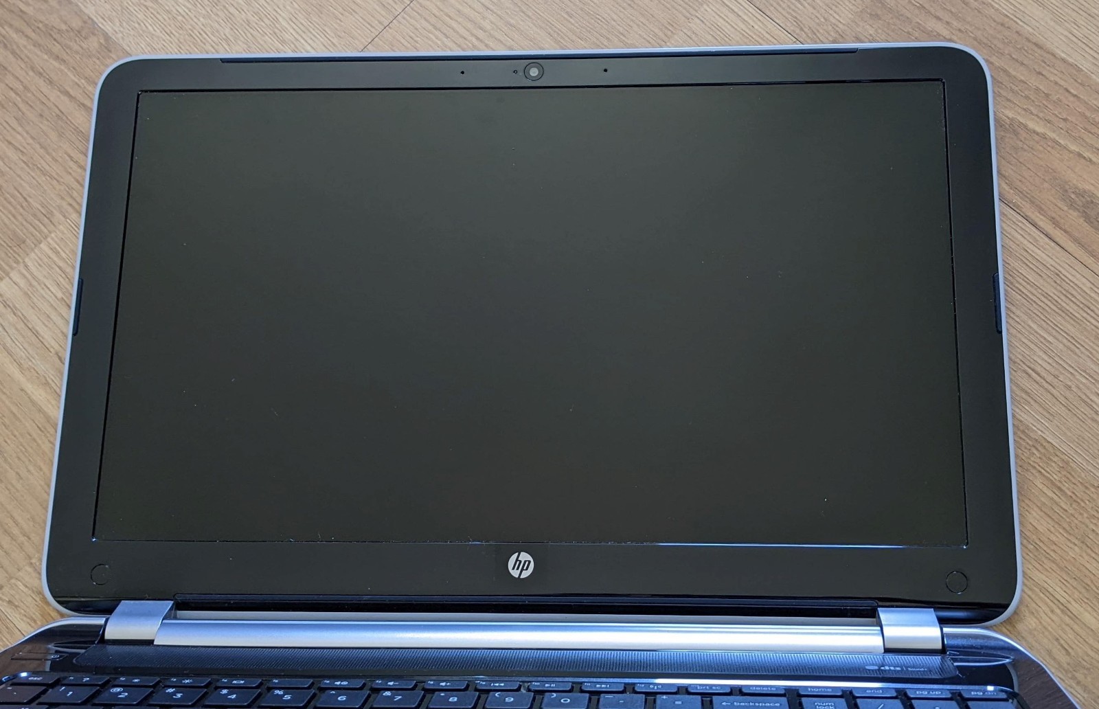 HP Pavilion 15-n237nr Laptop AMD A8-4555M 4GB Ram 700GB HDD Windows 10 DEAD BATT