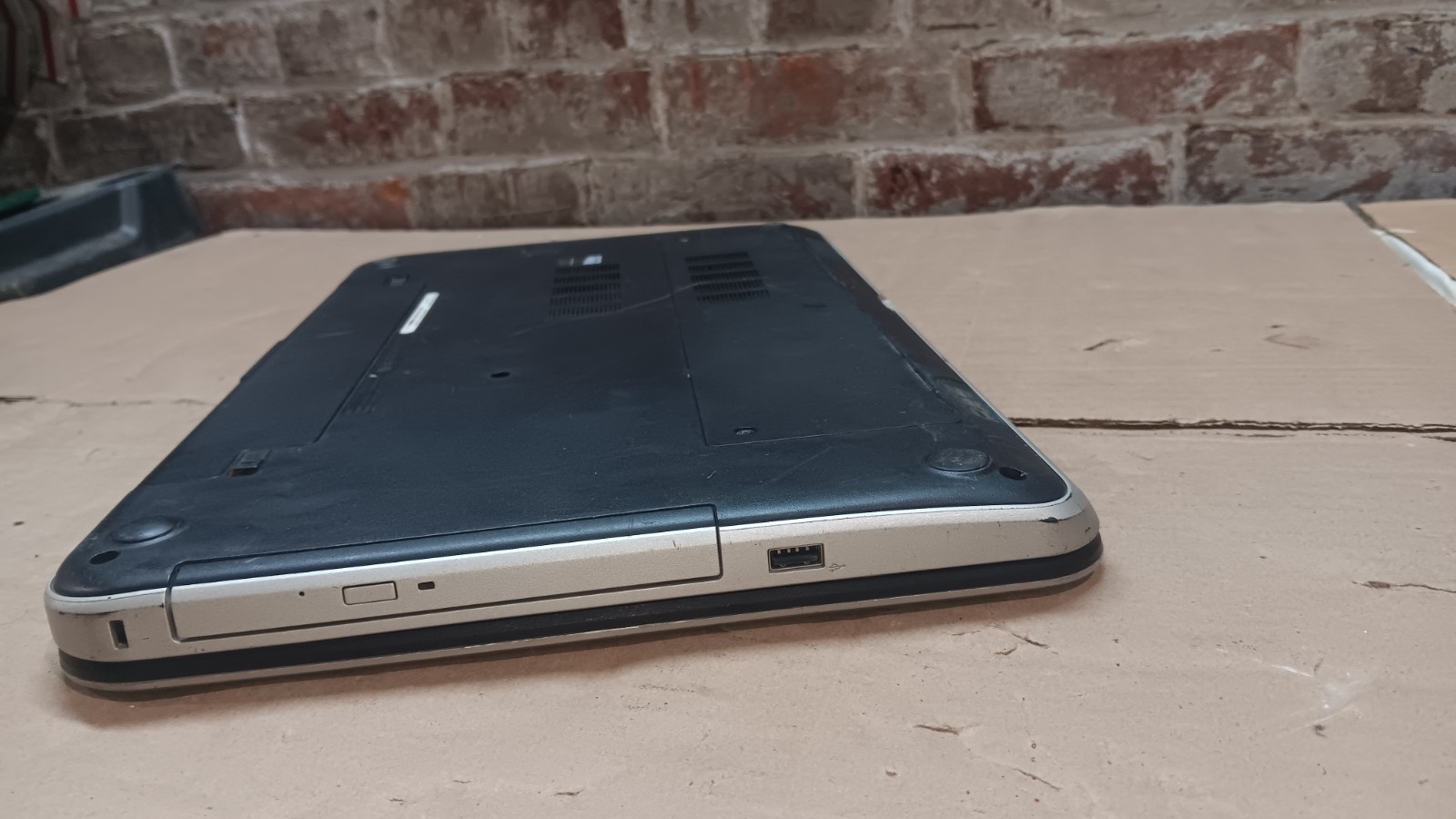 Dell Inspiron 17R 5737 Laptop intel core i7 cpu 17.3″ LCD screen For Parts