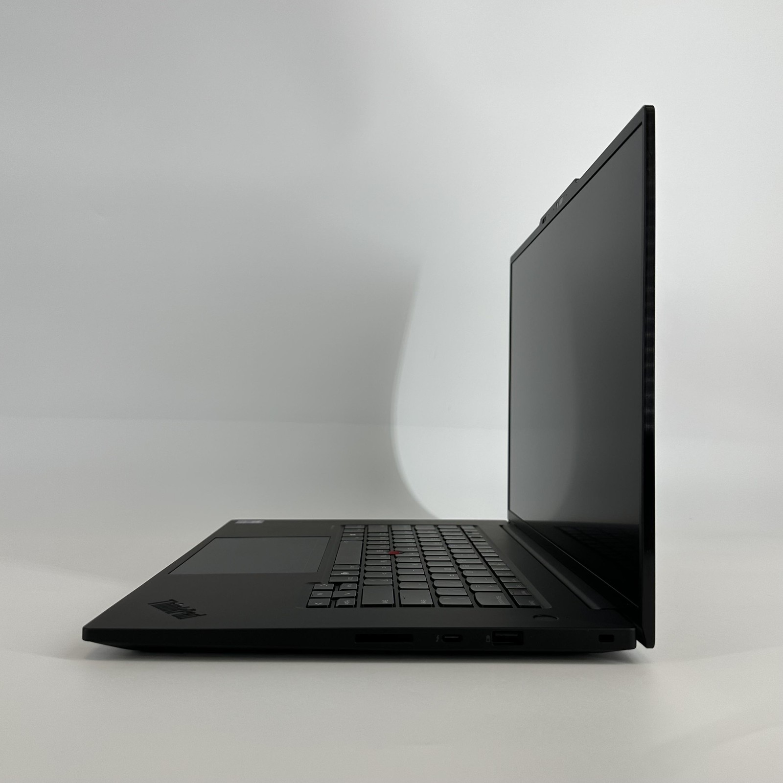Lenovo Thinkpad T1g Gen 8 16″ UHD+ 2.9GHz Ultra 9 285H 32GB 1TB SSD RTX 5070