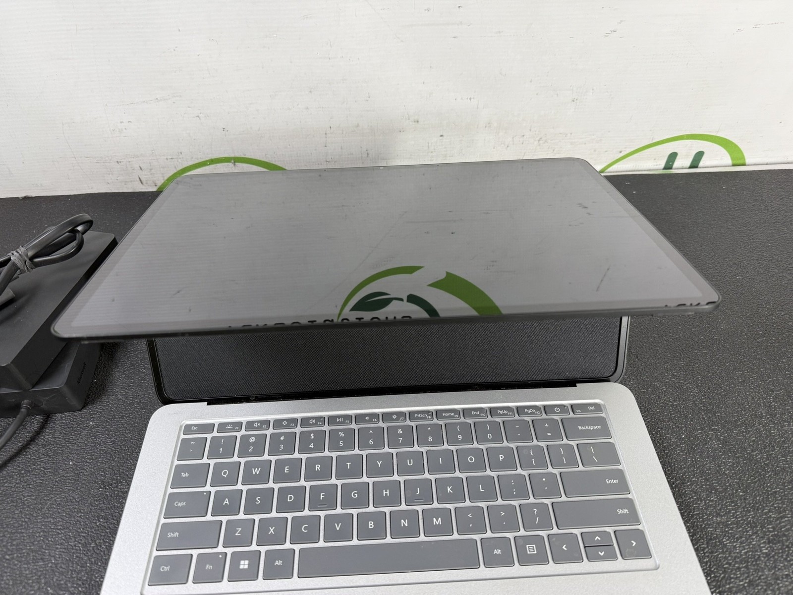 Microsoft Surface Laptop Studio i5-11300H 3.1GHz 16GB DDR4 256GB M.2 – READ