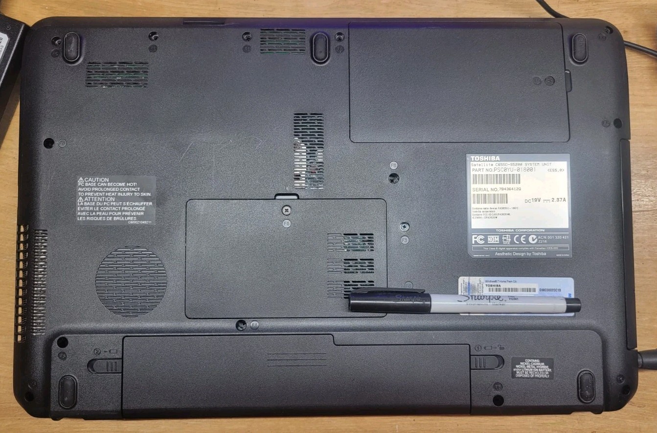 Toshiba Satellite C655D-S5200 laptop 15.6 Screen AMD 3GB RAM 300GB