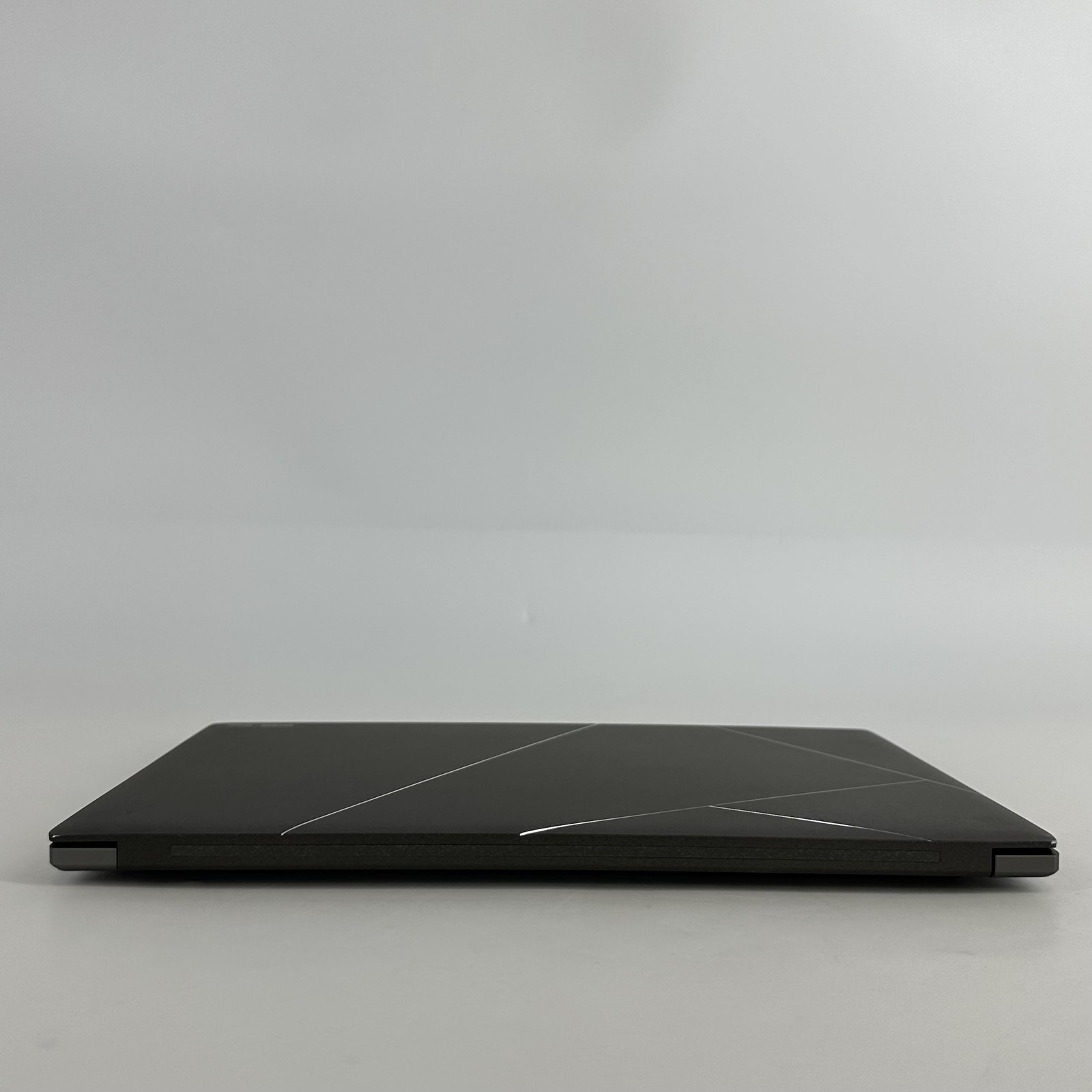 Asus Zenbook S 14 QHD+ TOUCH 2.2 GHz Ultra 7 256V 16GB 1TB Very Good BENT FRAME