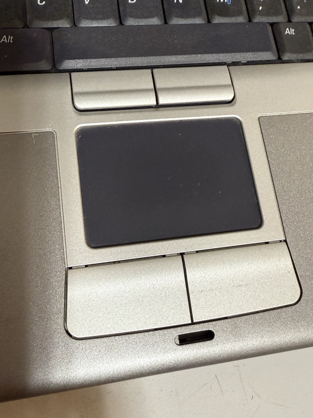 DELL LATITUDE D400 12.1″ Laptop INTEL PENTIUM 1.4GHz 2Gb 60Gb HDD WinXP PRO SP3