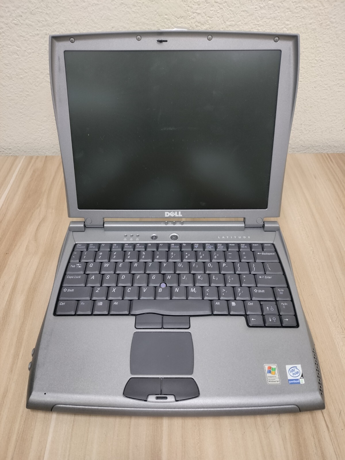 VINTAGE Dell Latitude C400 12.1″ Pentium III *SOLD AS-IS*UNTESTED*