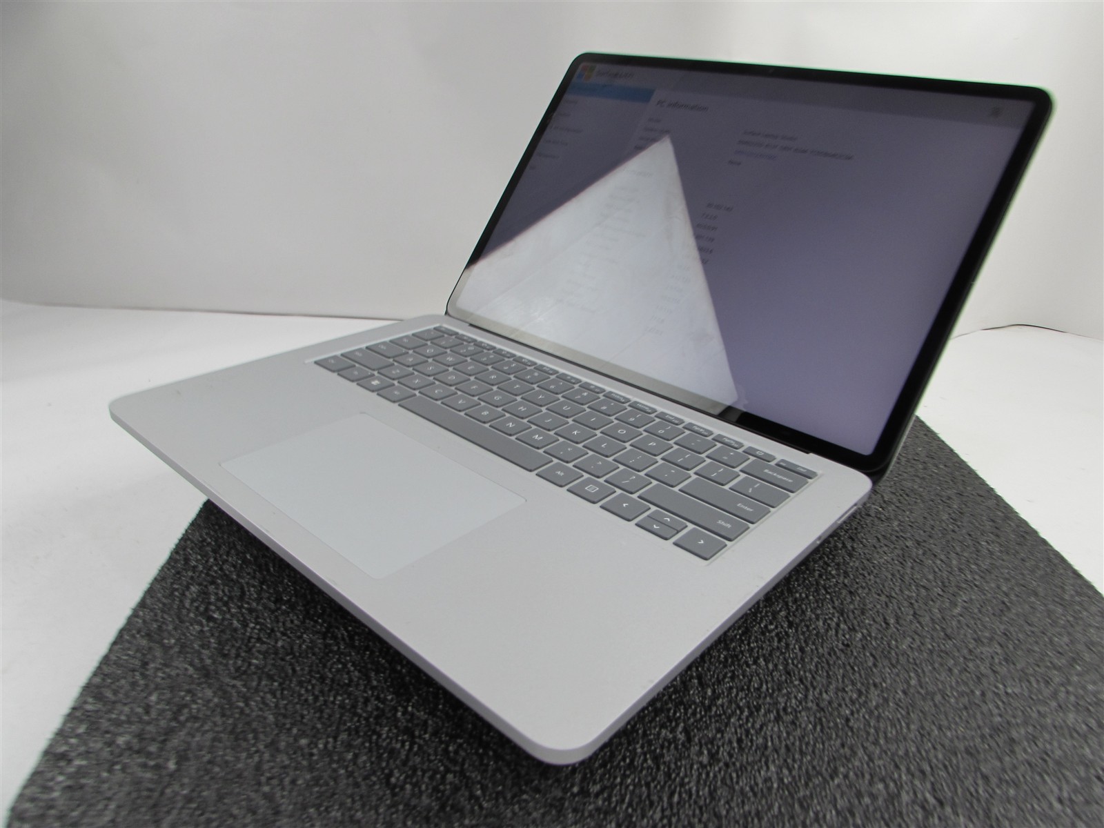 Microsoft Surface Laptop Studio 1964 i7-11370H 1TB SSD 32GB RTX A2000 *No A/C*