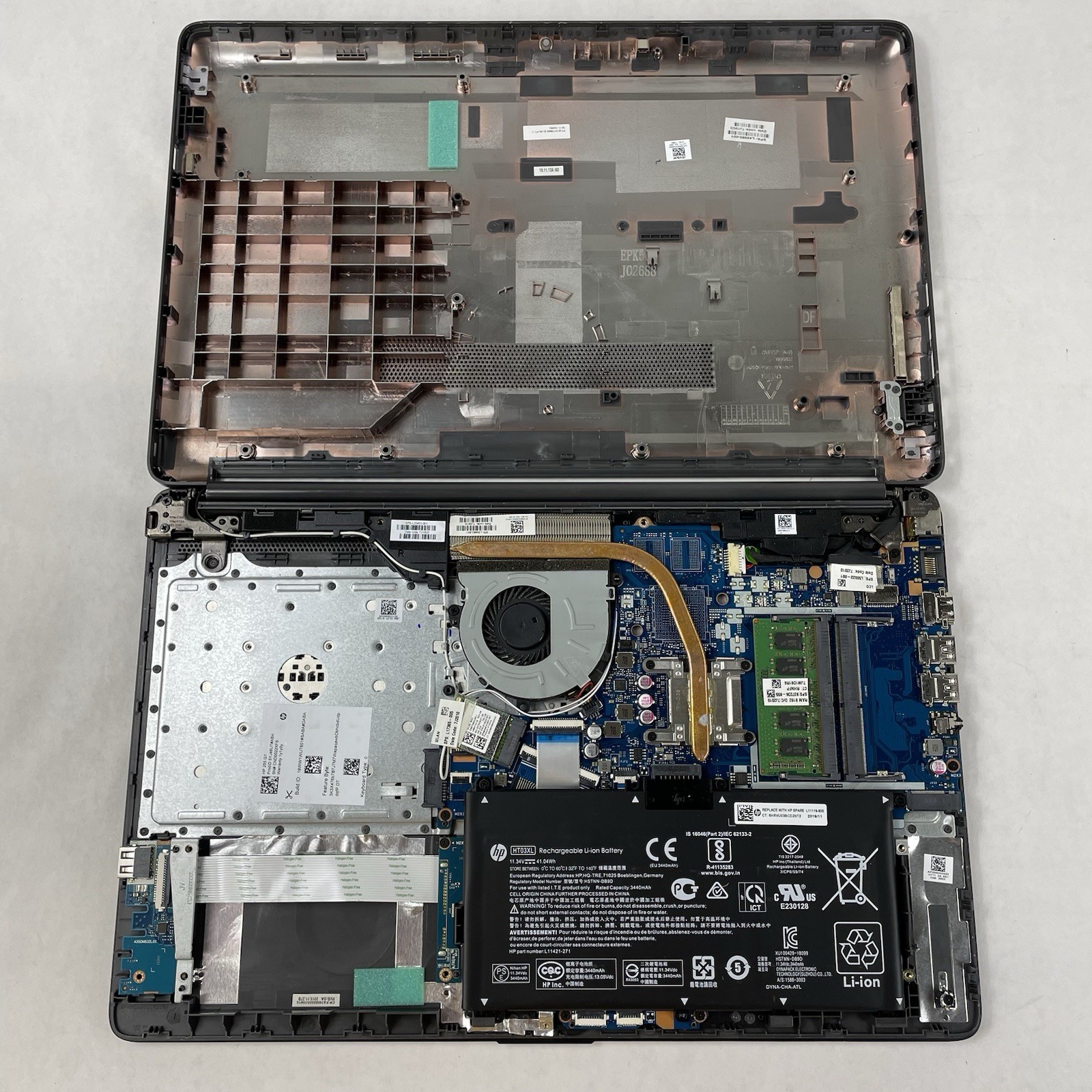 HP 255 G7 15.6″ Ryzen 3 2200U 2.50 GHz 8 GB RAM No SSD/OS/AC