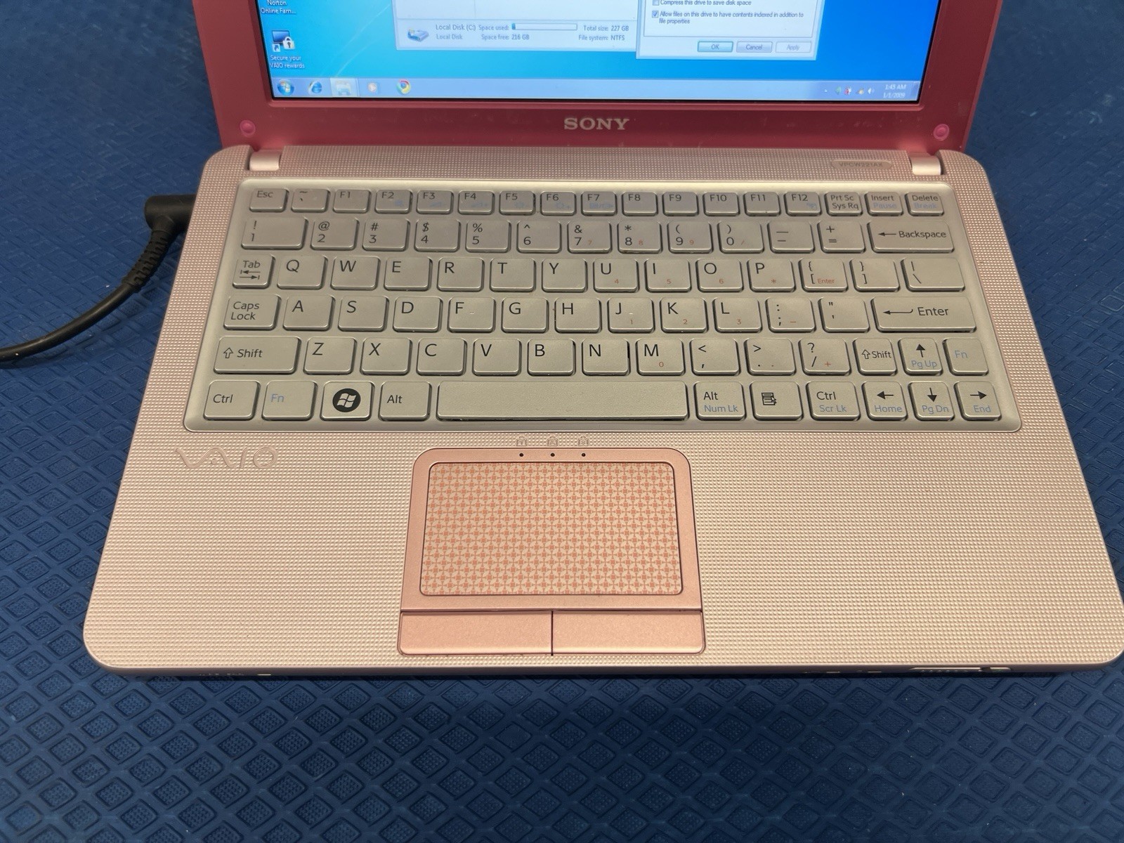 SONY VAIO VPCW221AX 10.1”LED 1.83GHz W Series Mini Netbook Windows 7 Pink