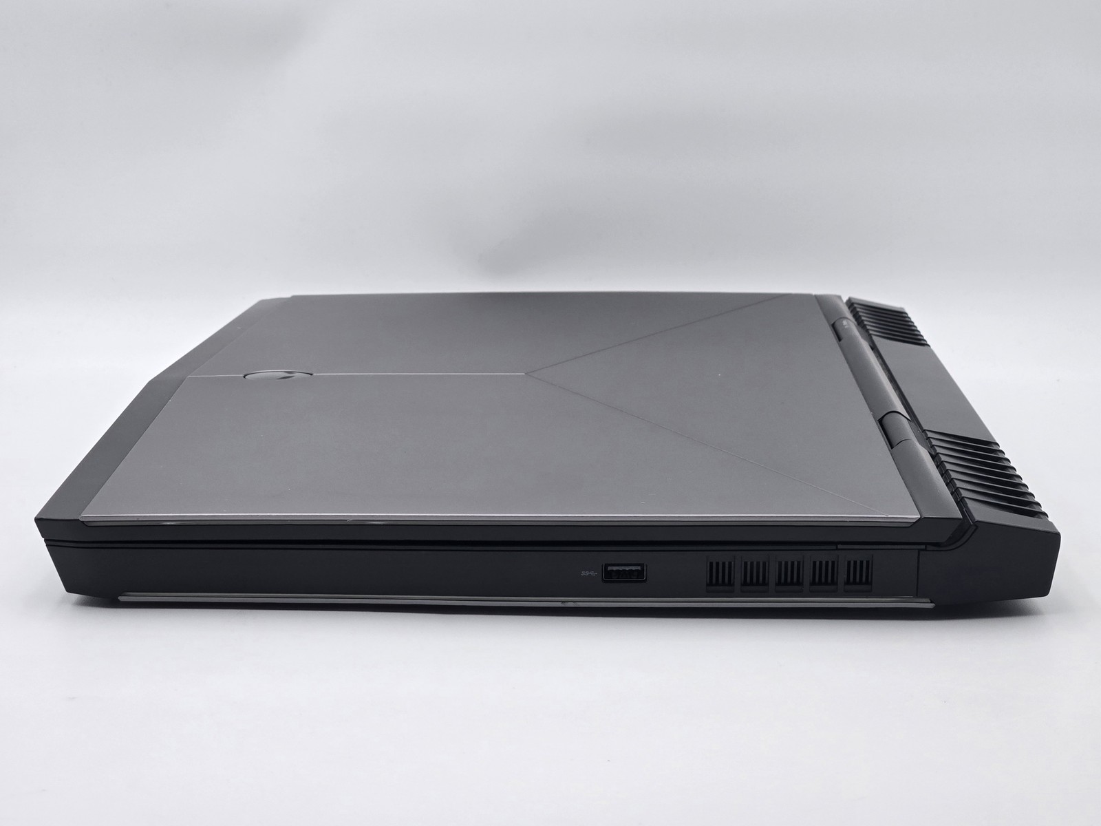 Dell Alienware 17 R4 17.3″ FHD i7-6700HQ GTX 1070 16GB 256GB SSD