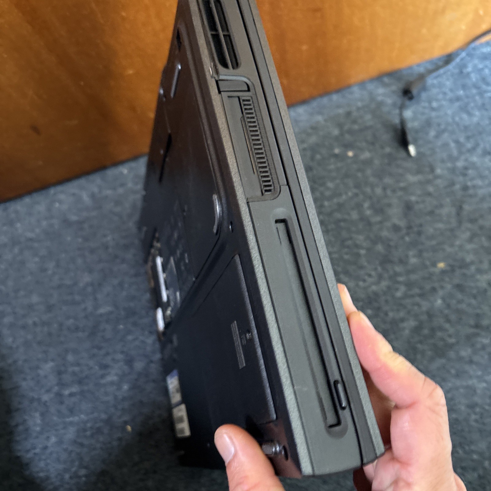 Compaq Evo N1000C 40gb HDD 256mb RAM 3.5″ Floppy DVD Drive * Battery Untested*