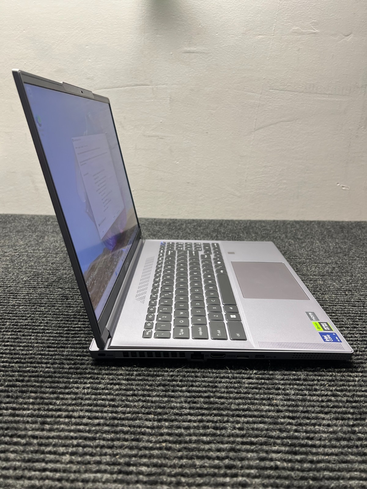 MSI Creator 16 AI Studio A1VIG Laptop