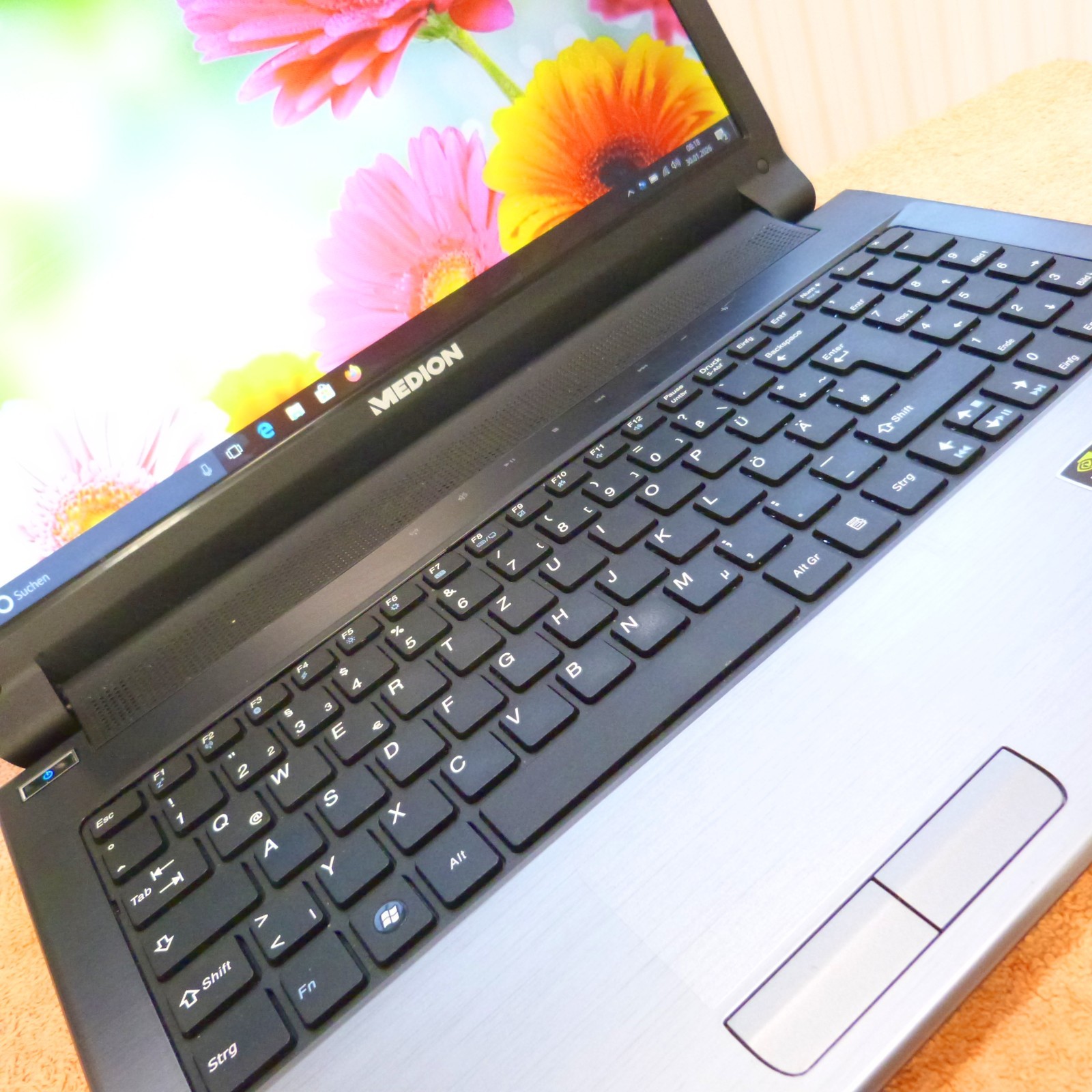 Medion P6816 DOLBY Business 15″ l 12GB RAM NEW l SSD Windows 10 HDMI USB3