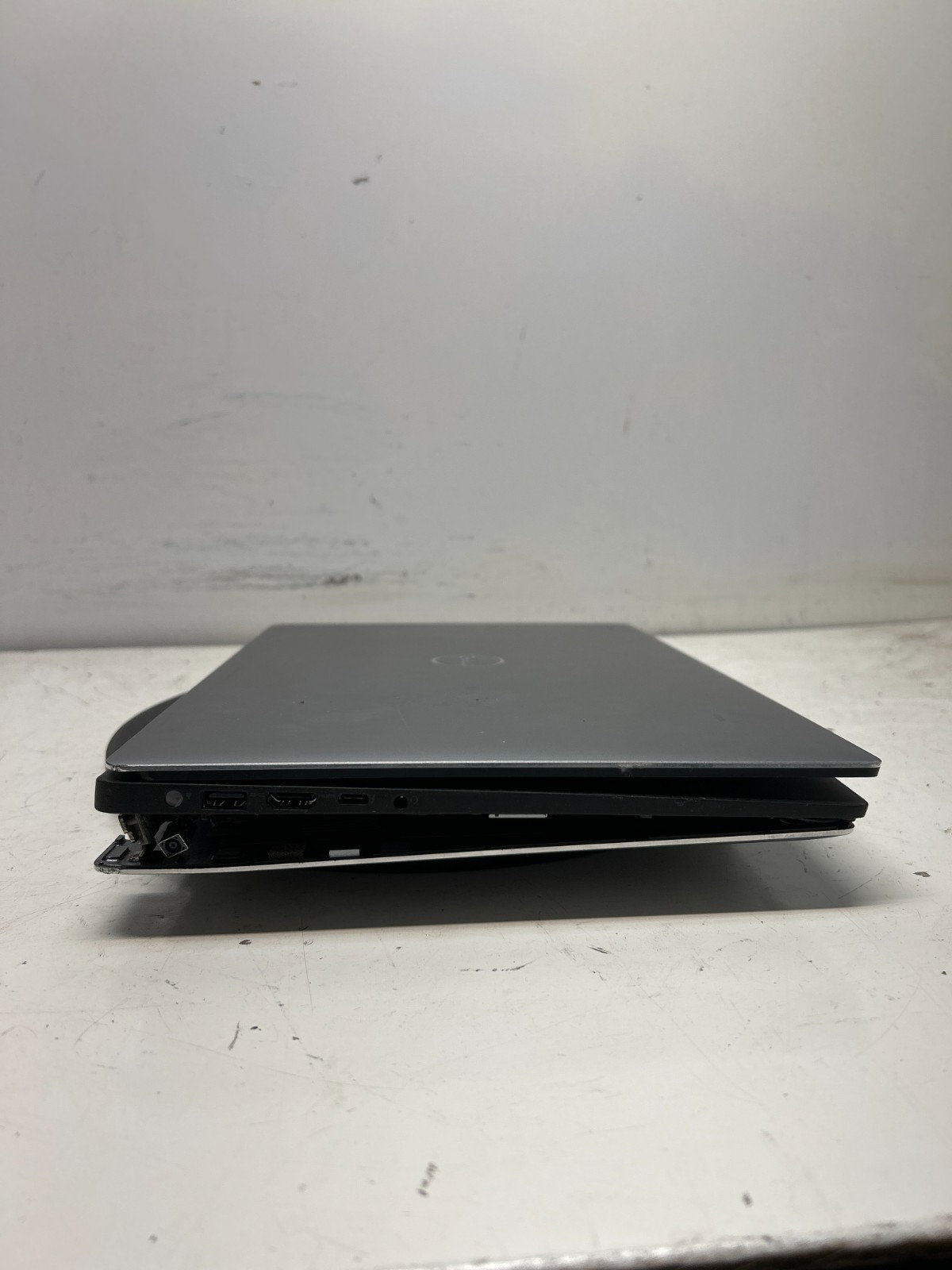 Dell Precision 5540 Intel Core i9-9980HK 2.40GHz NO RAM NO HDD NO BAT – PARTS
