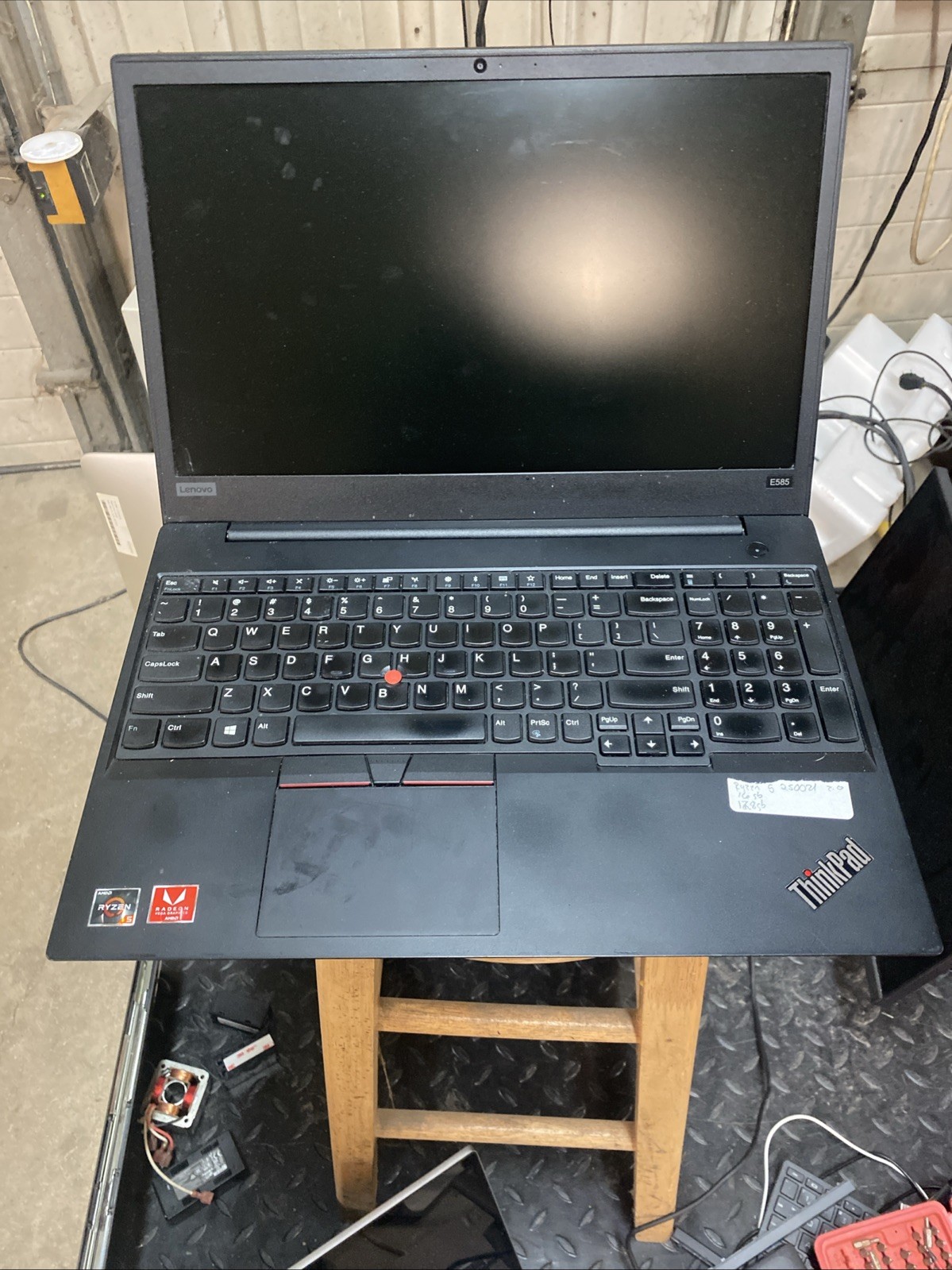 Lenovo E585 Thinkpad Ryzen 5 2500u 2.0GHz, 16GB Ram, 128GB SSD, Windows 11