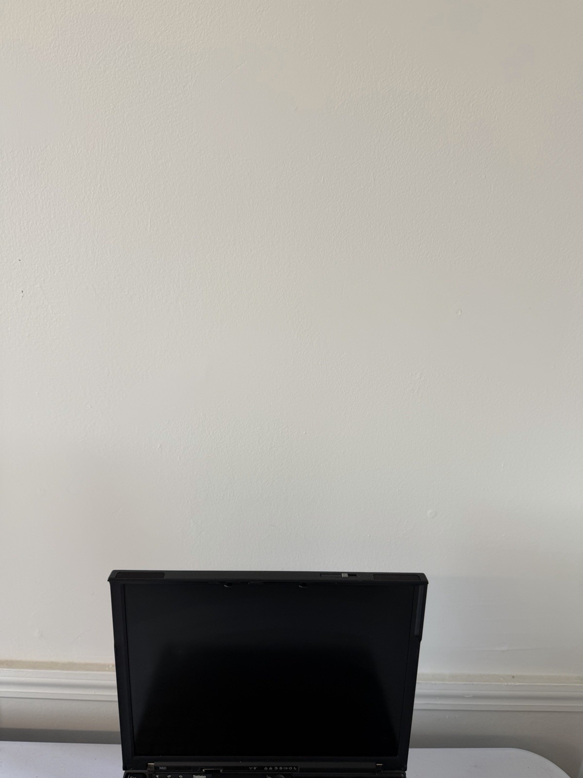 IBM Thinkpad X60 Laptop – Good Screen – Intel Duo T2 400 – RAM 2 GB – Read Des