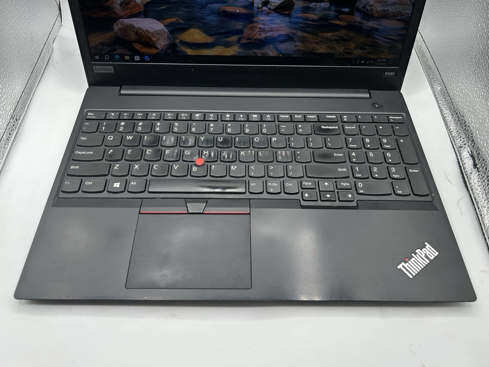 Lenovo E585 Thinkpad Ryzen 5 2500u 2.0GHz, 16GB Ram, 256GB SSD, Windows 10